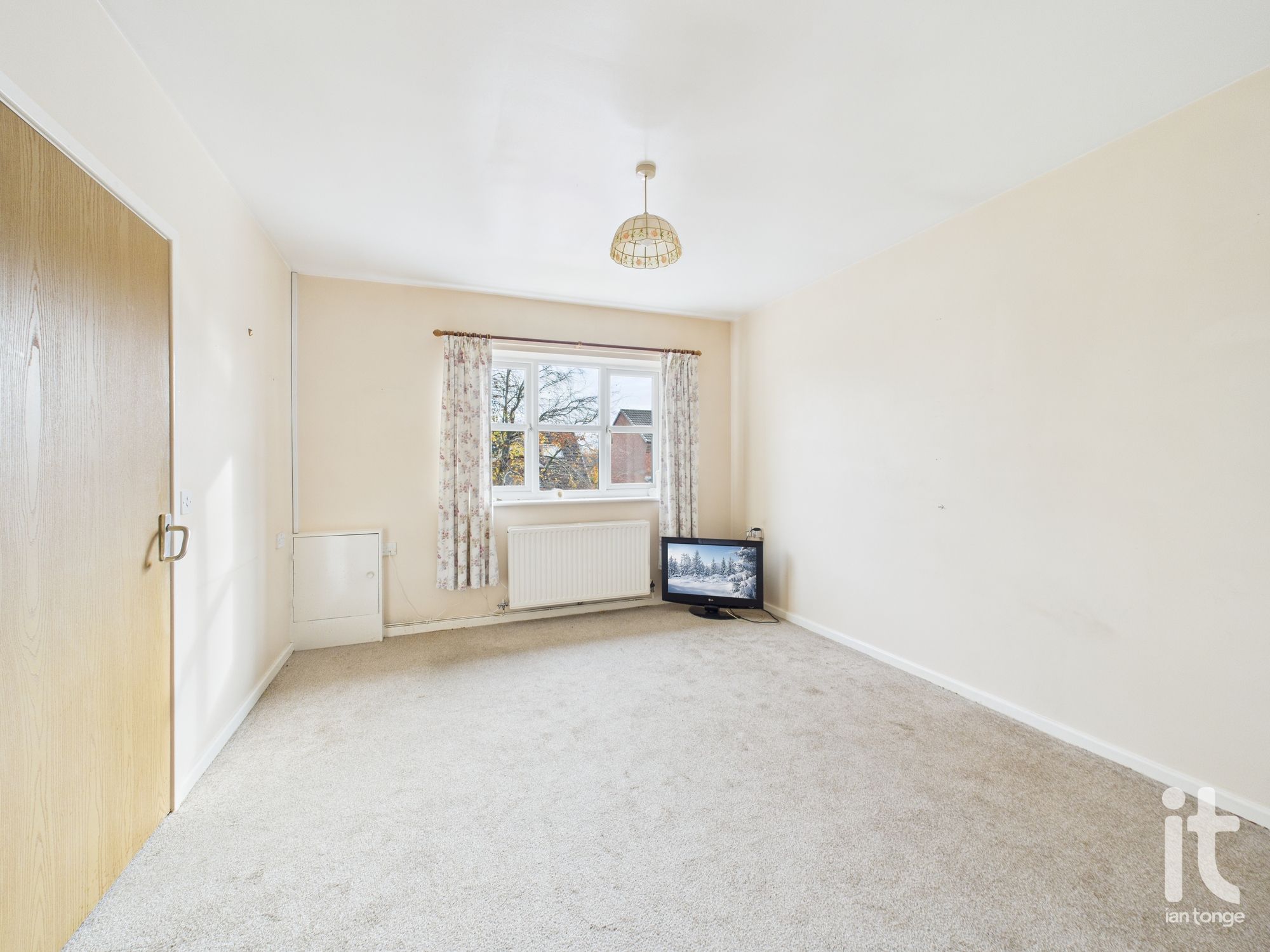 2 bedroom apartment flat/apartment For Sale in Stockport - Photograph 5.