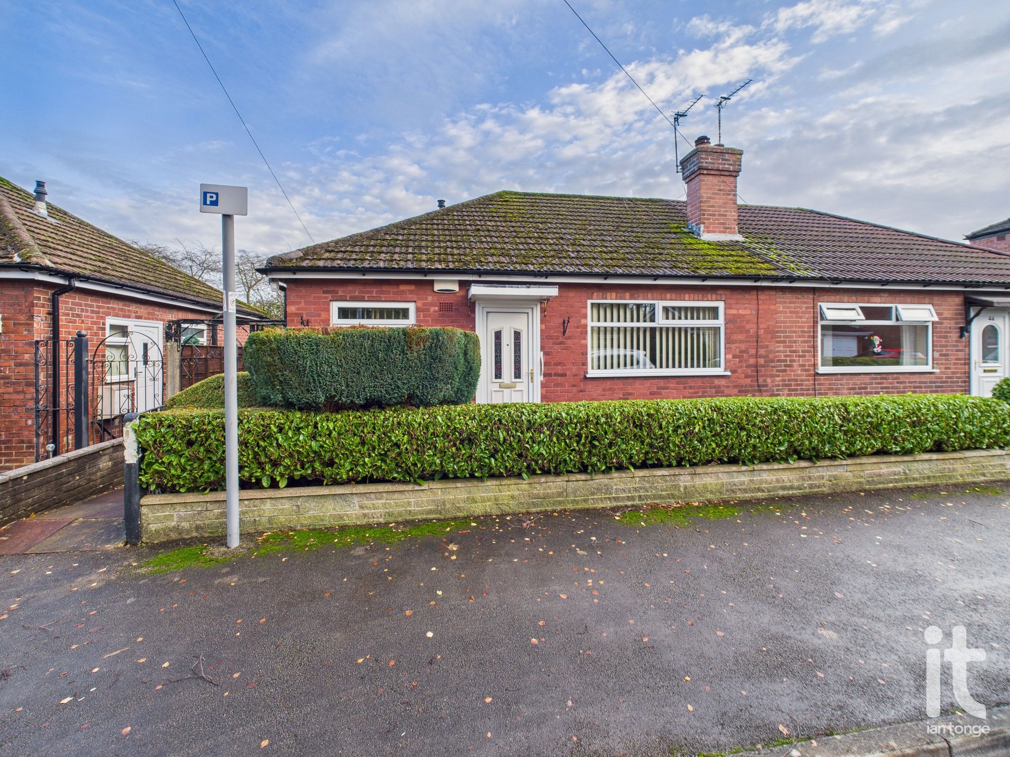 2 bedroom semi-detached bungalow For Sale in Stockport - Photograph 1.