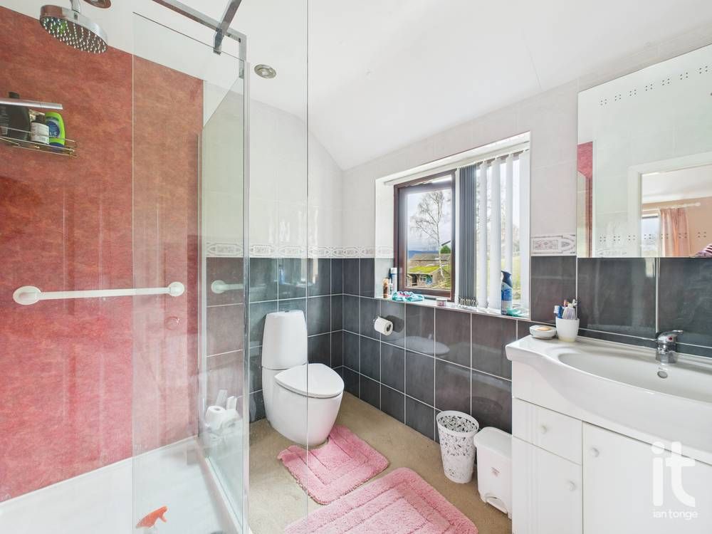 4 bedroom detached house For Sale in High Peak - Photograph 12.