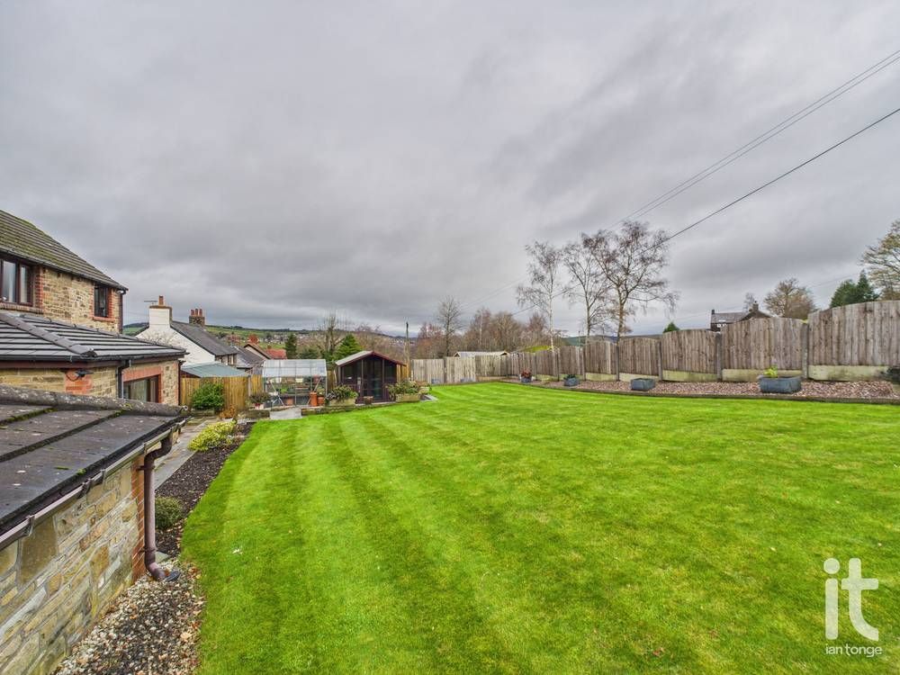 4 bedroom detached house For Sale in High Peak - Photograph 19.