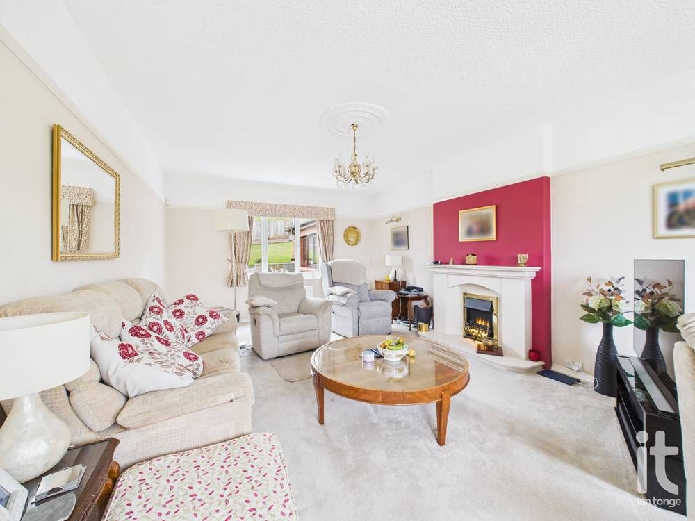 4 bedroom detached house For Sale in High Peak - Photograph 5.