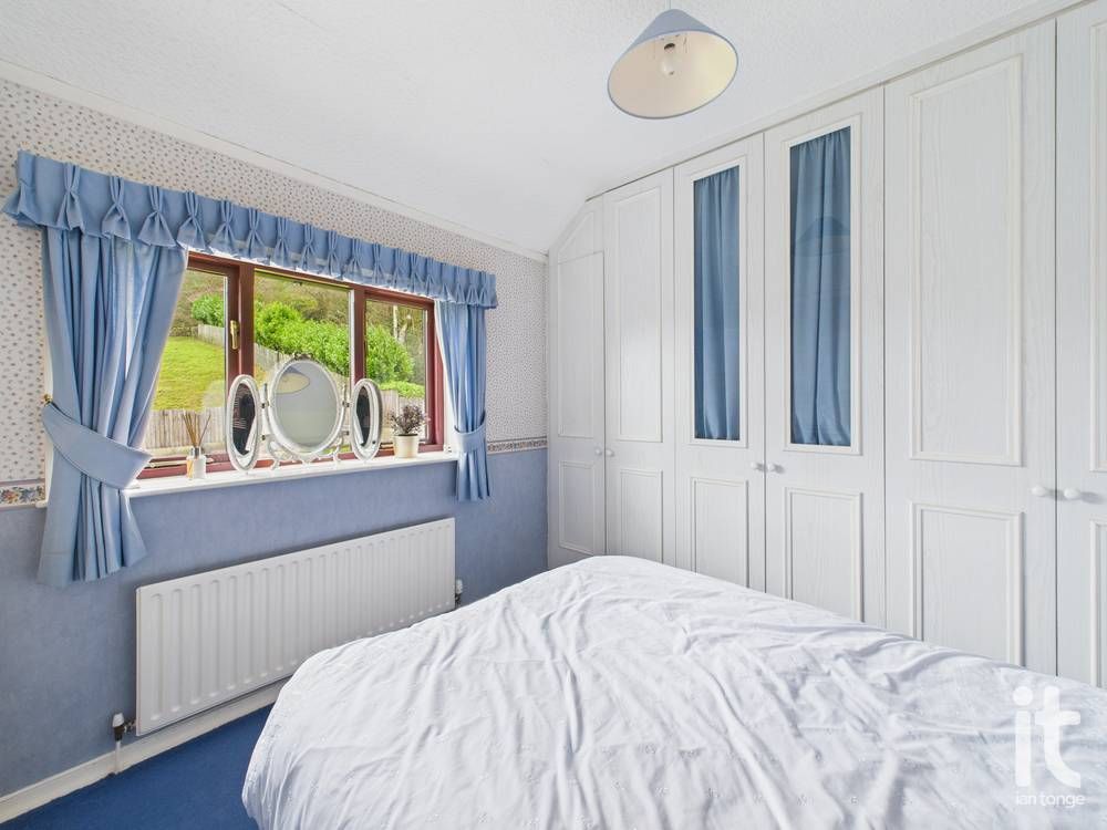 4 bedroom detached house For Sale in High Peak - Photograph 14.