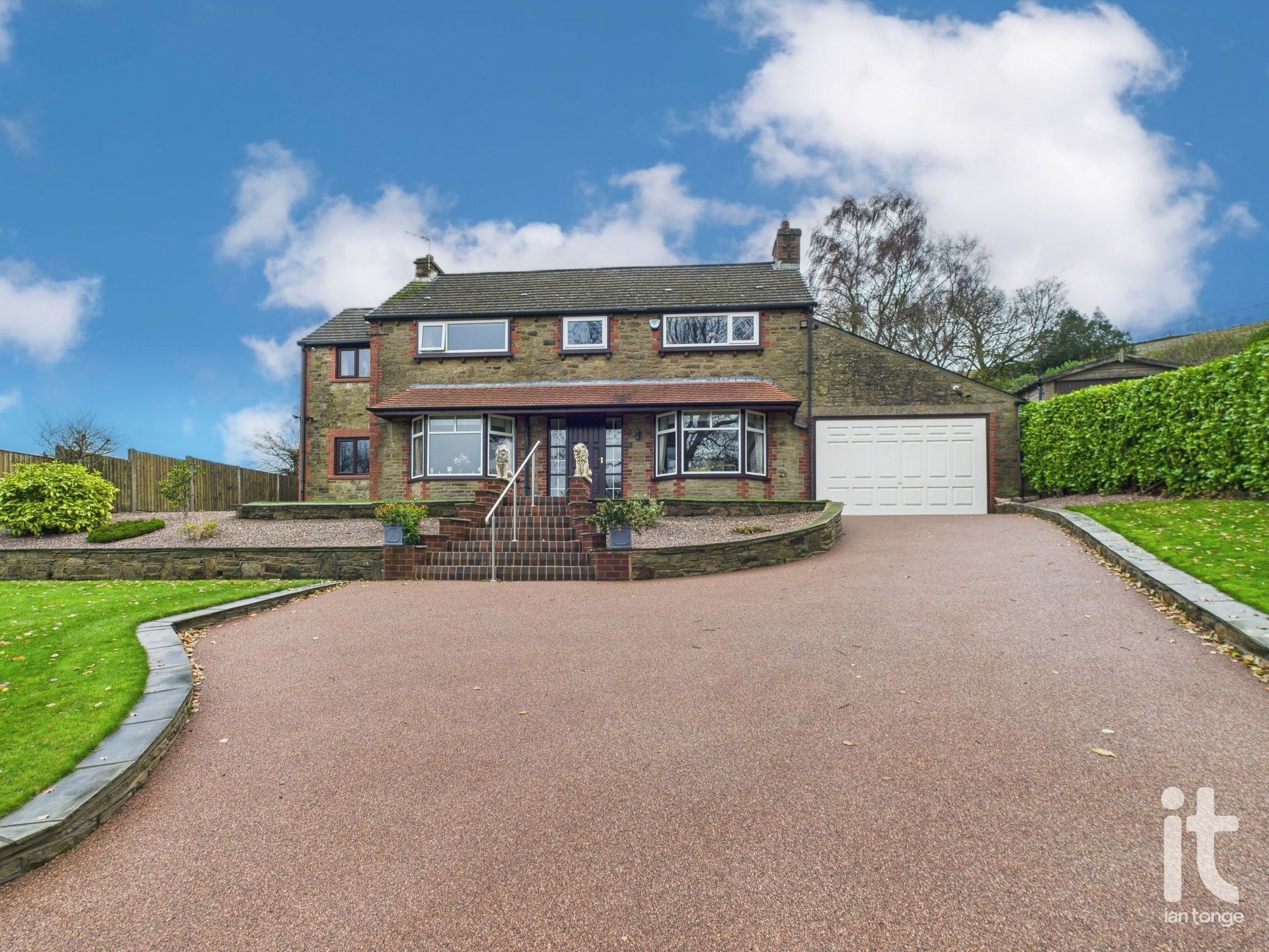4 bedroom detached house For Sale in High Peak - Photograph 1.
