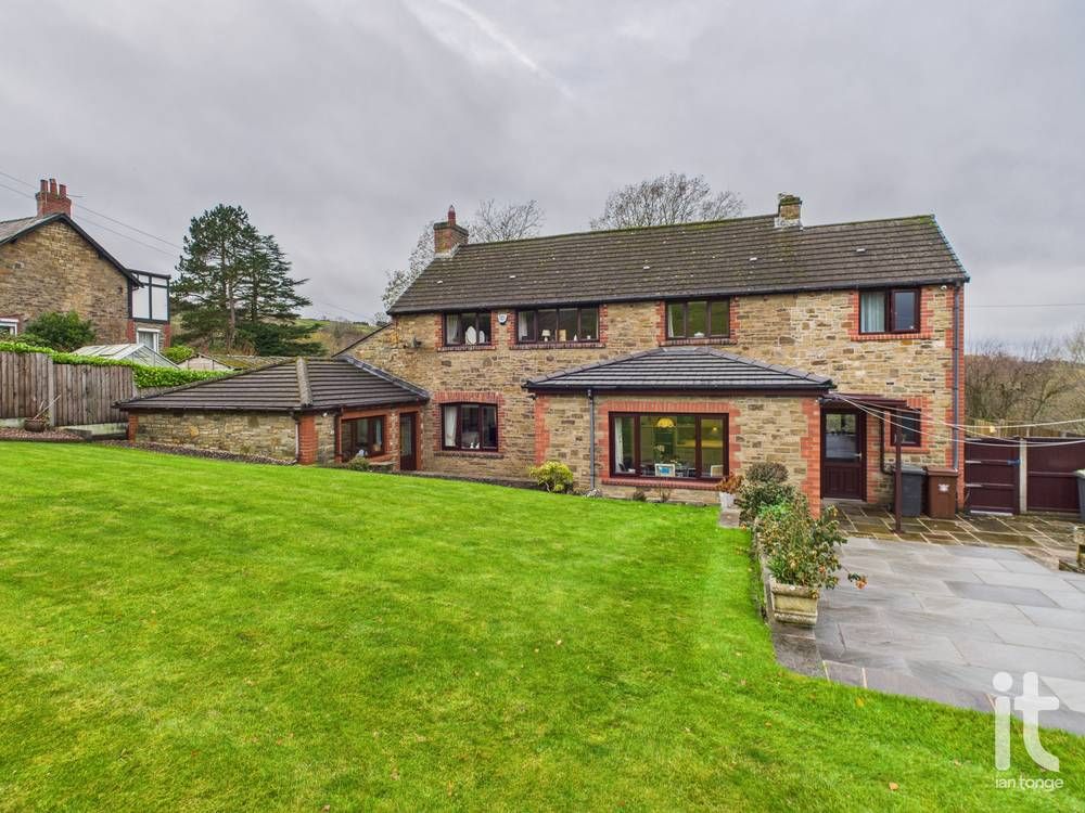 4 bedroom detached house For Sale in High Peak - Photograph 17.