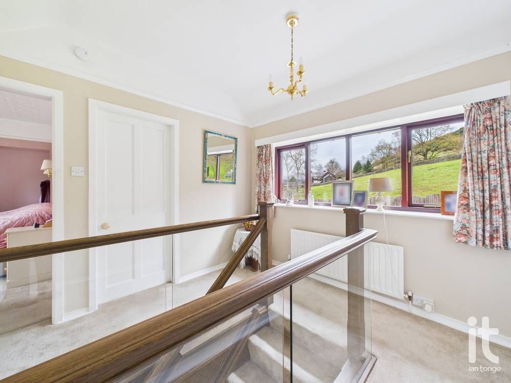 4 bedroom detached house For Sale in High Peak - Photograph 10.