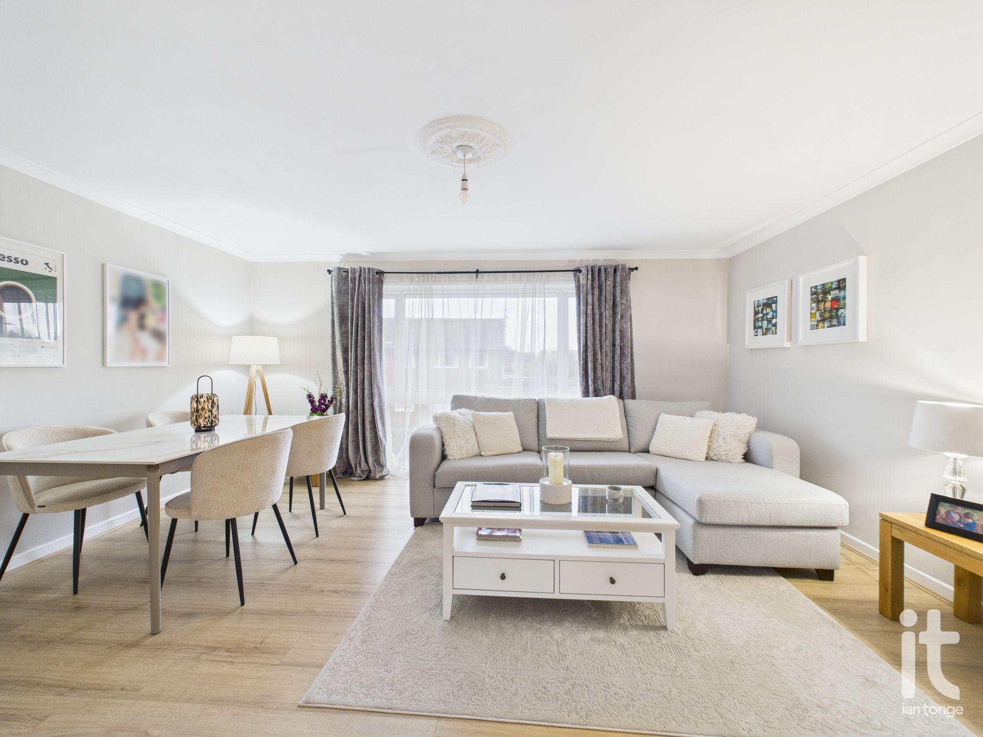 2 bedroom apartment flat/apartment For Sale in Stockport - Property photograph.