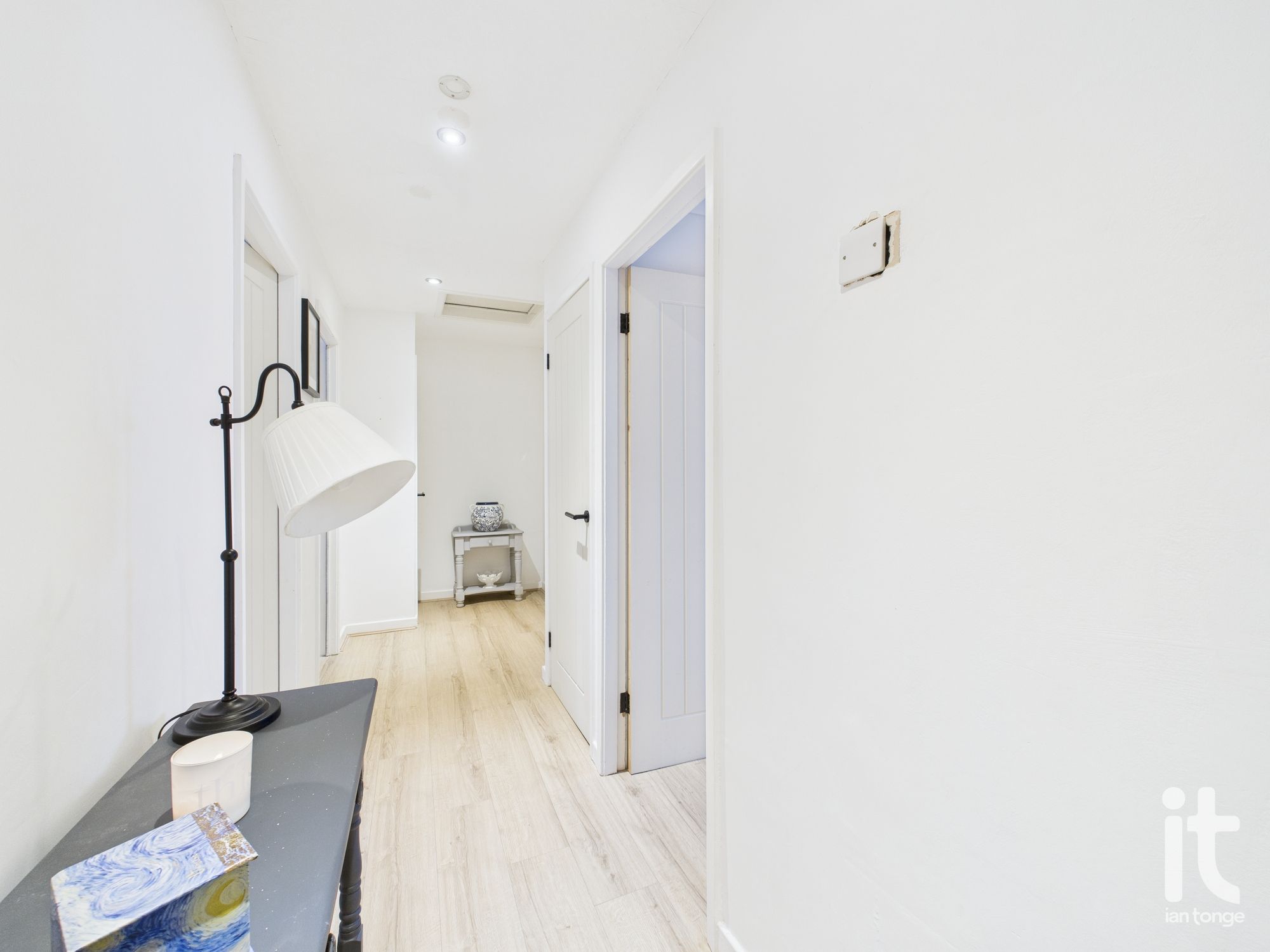 2 bedroom apartment flat/apartment For Sale in Stockport - Photograph 3.