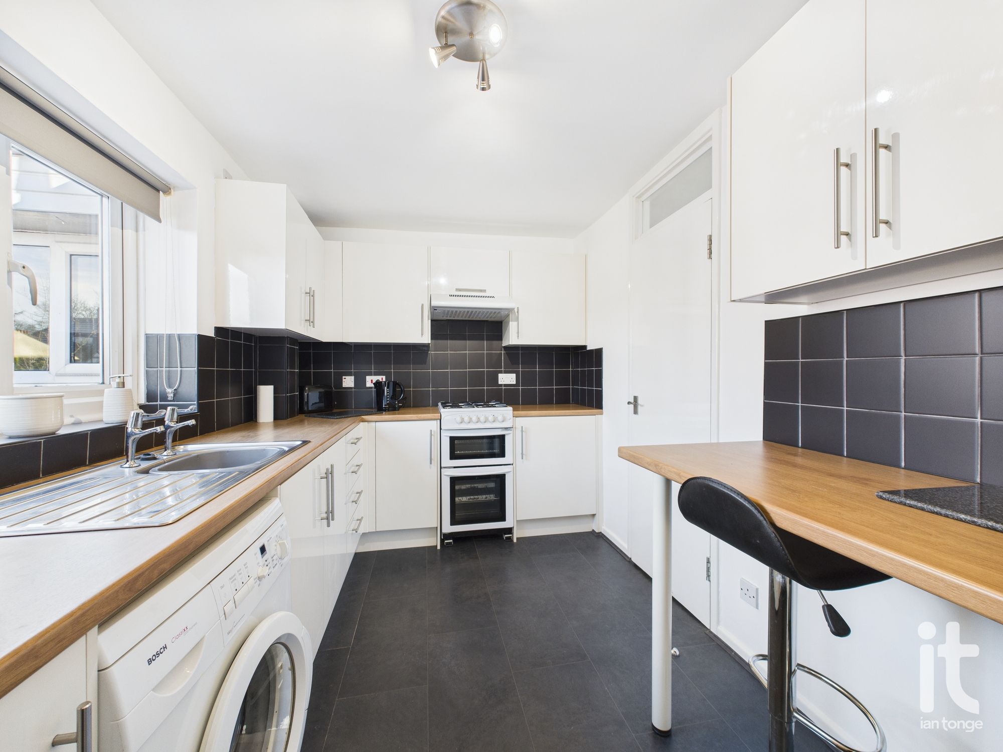 2 bedroom apartment flat/apartment For Sale in Stockport - Photograph 10.