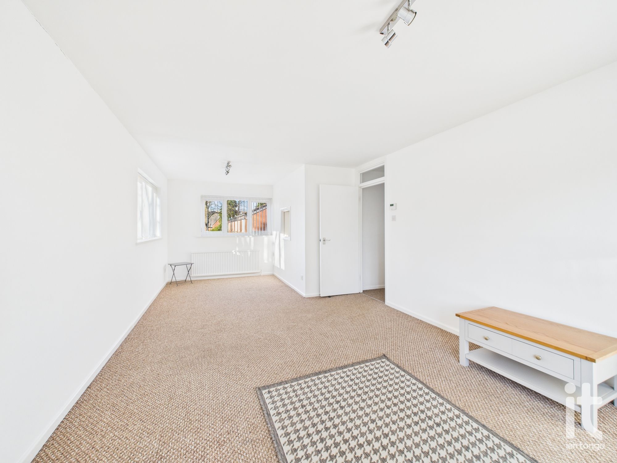 2 bedroom apartment flat/apartment For Sale in Stockport - Photograph 4.