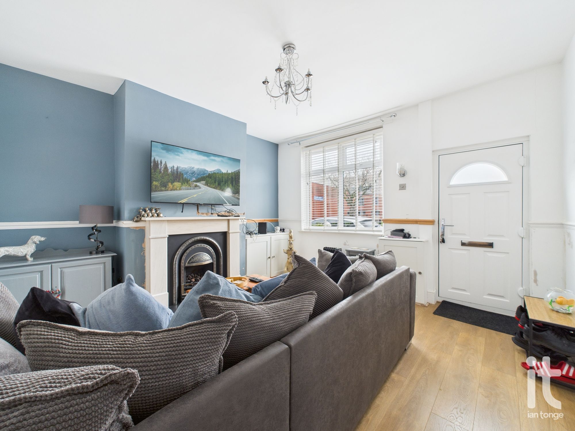 2 bedroom mid terraced house For Sale in Stockport - Photograph 7.