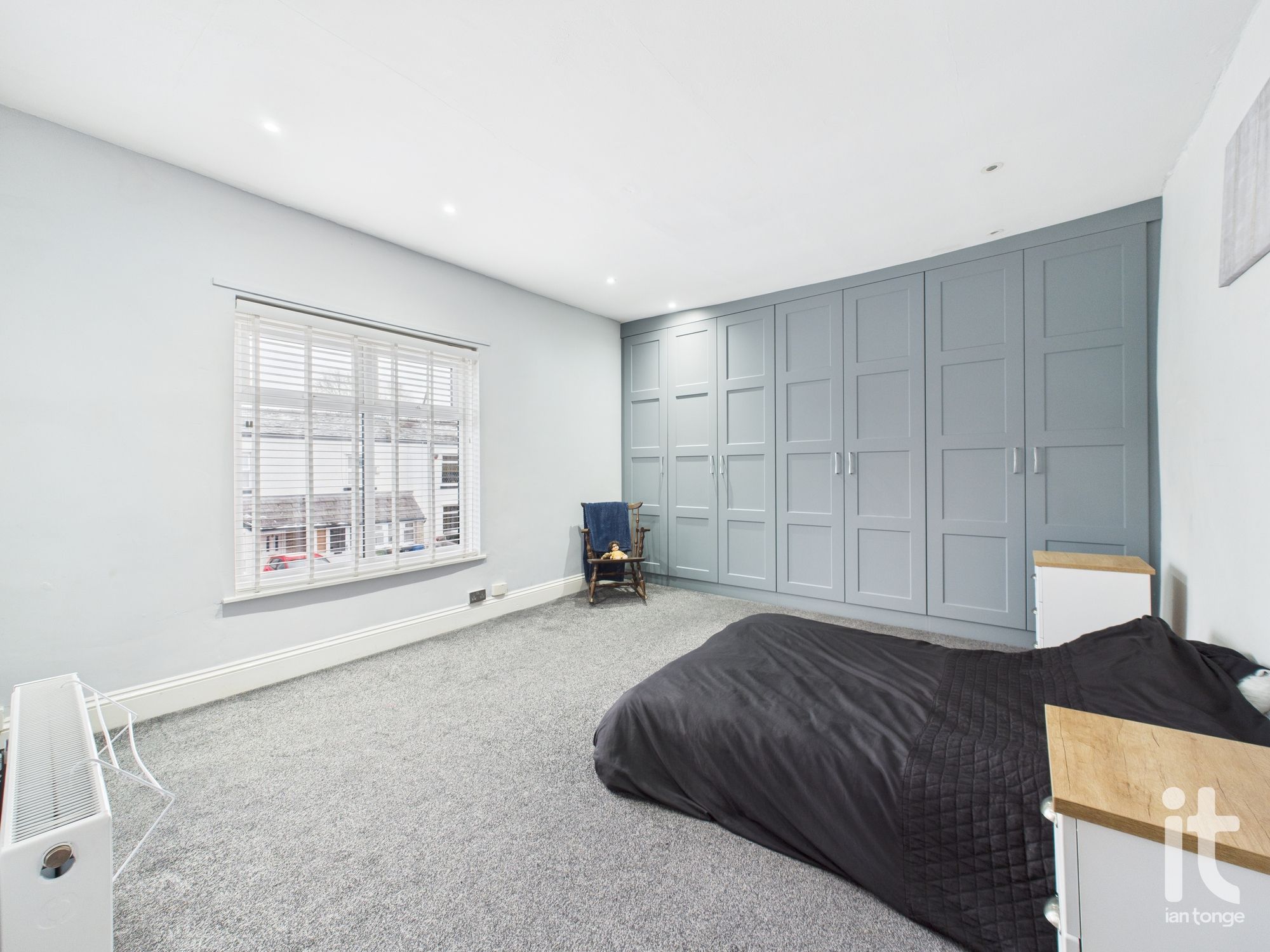 2 bedroom mid terraced house For Sale in Stockport - Photograph 11.