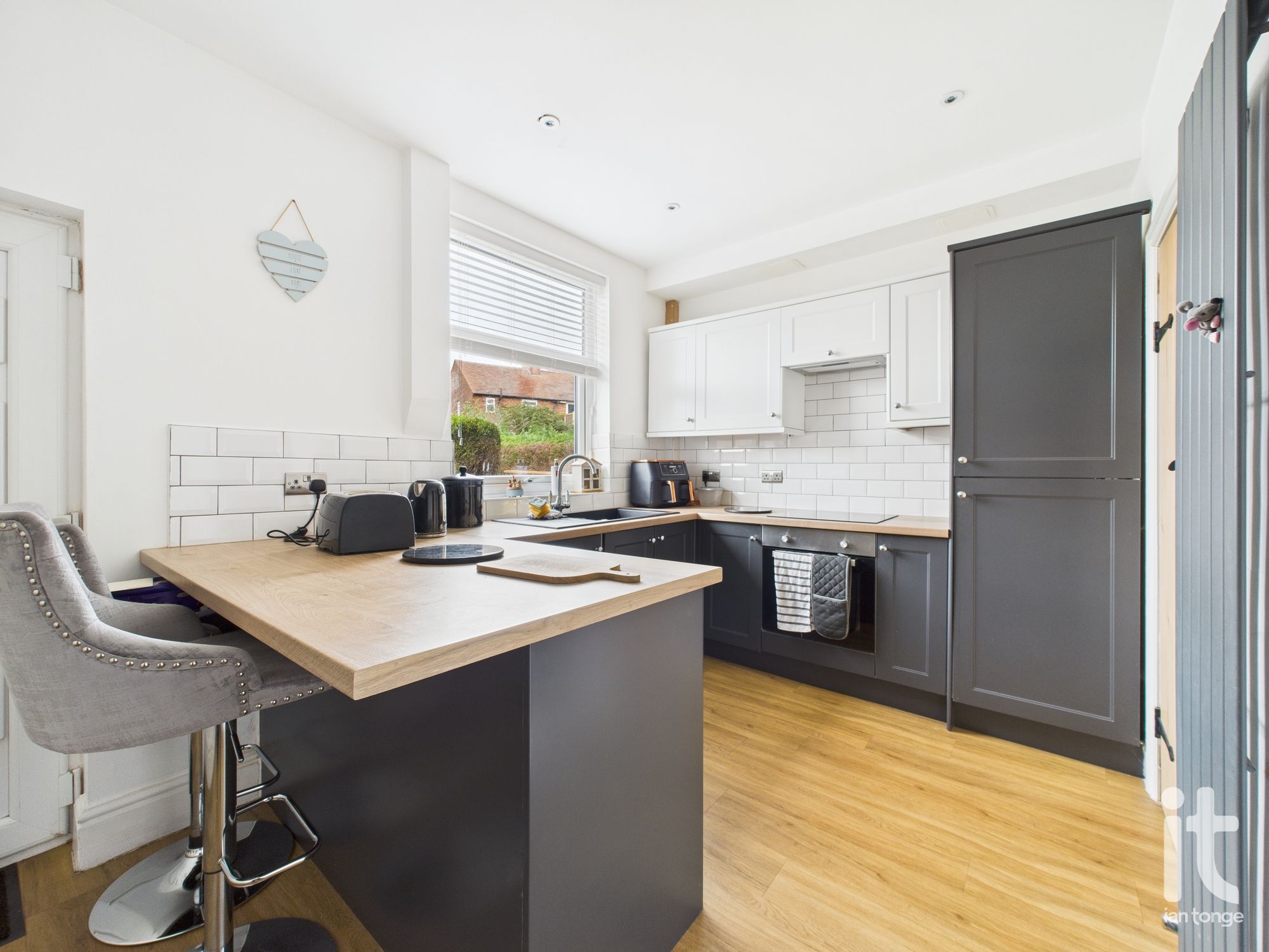 2 bedroom mid terraced house For Sale in Stockport - Photograph 8.