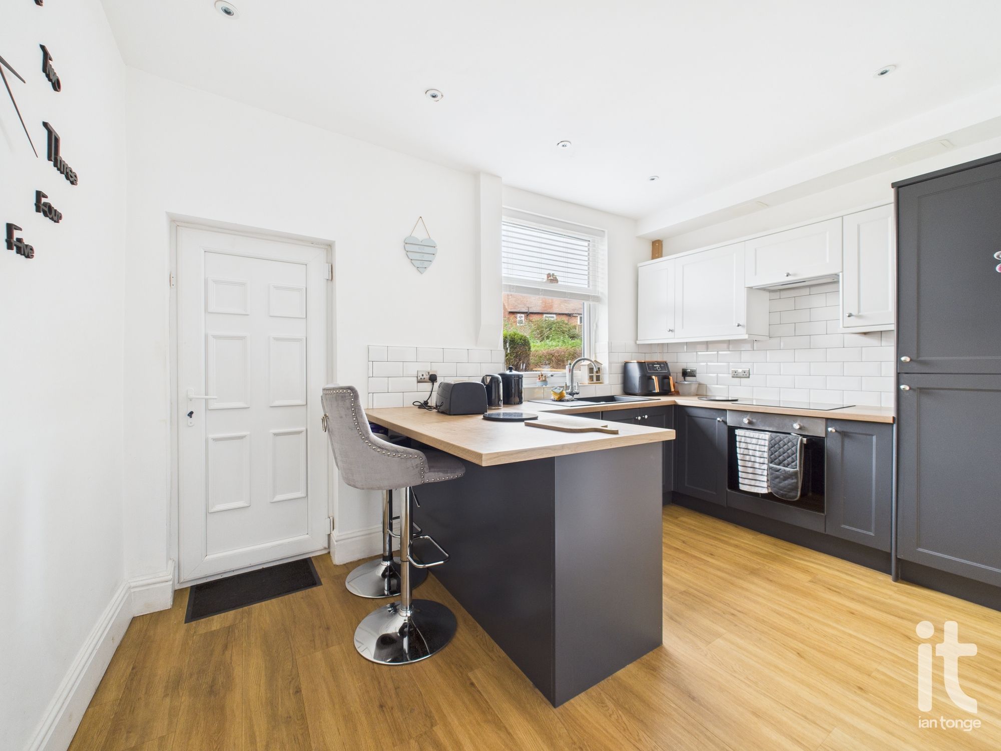 2 bedroom mid terraced house For Sale in Stockport - Property photograph.