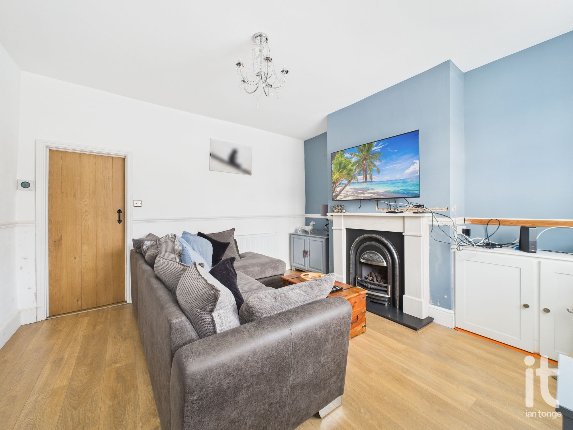 2 bedroom mid terraced house For Sale in Stockport - Photograph 6.