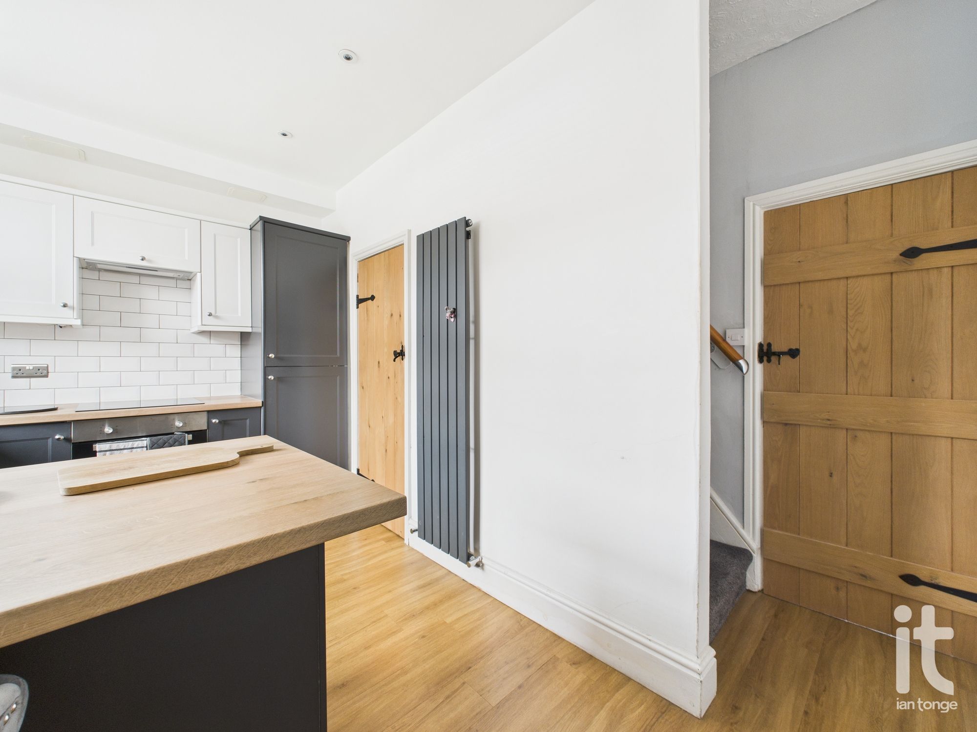 2 bedroom mid terraced house For Sale in Stockport - Photograph 9.