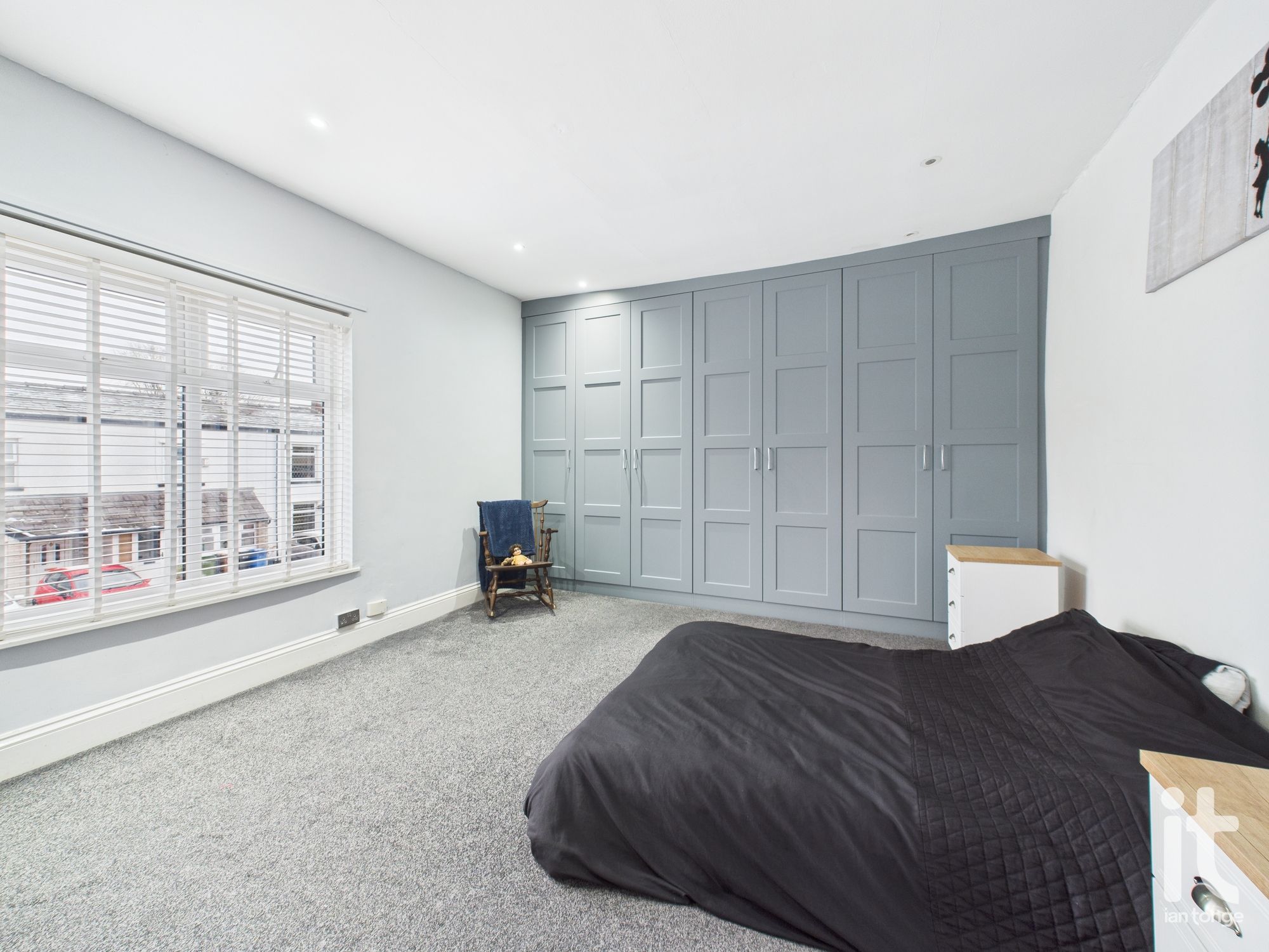 2 bedroom mid terraced house For Sale in Stockport - Photograph 3.