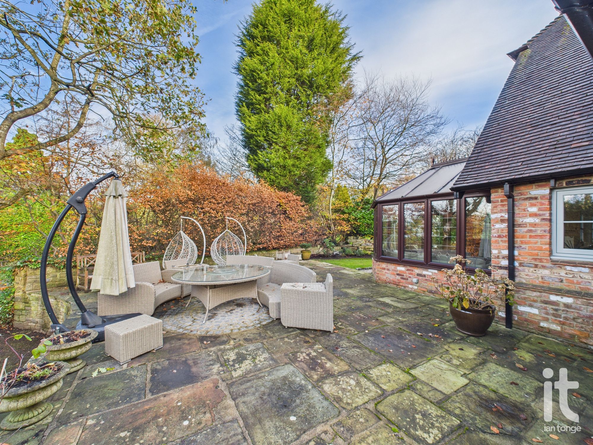 4 bedroom detached house For Sale in Hyde - Photograph 12.