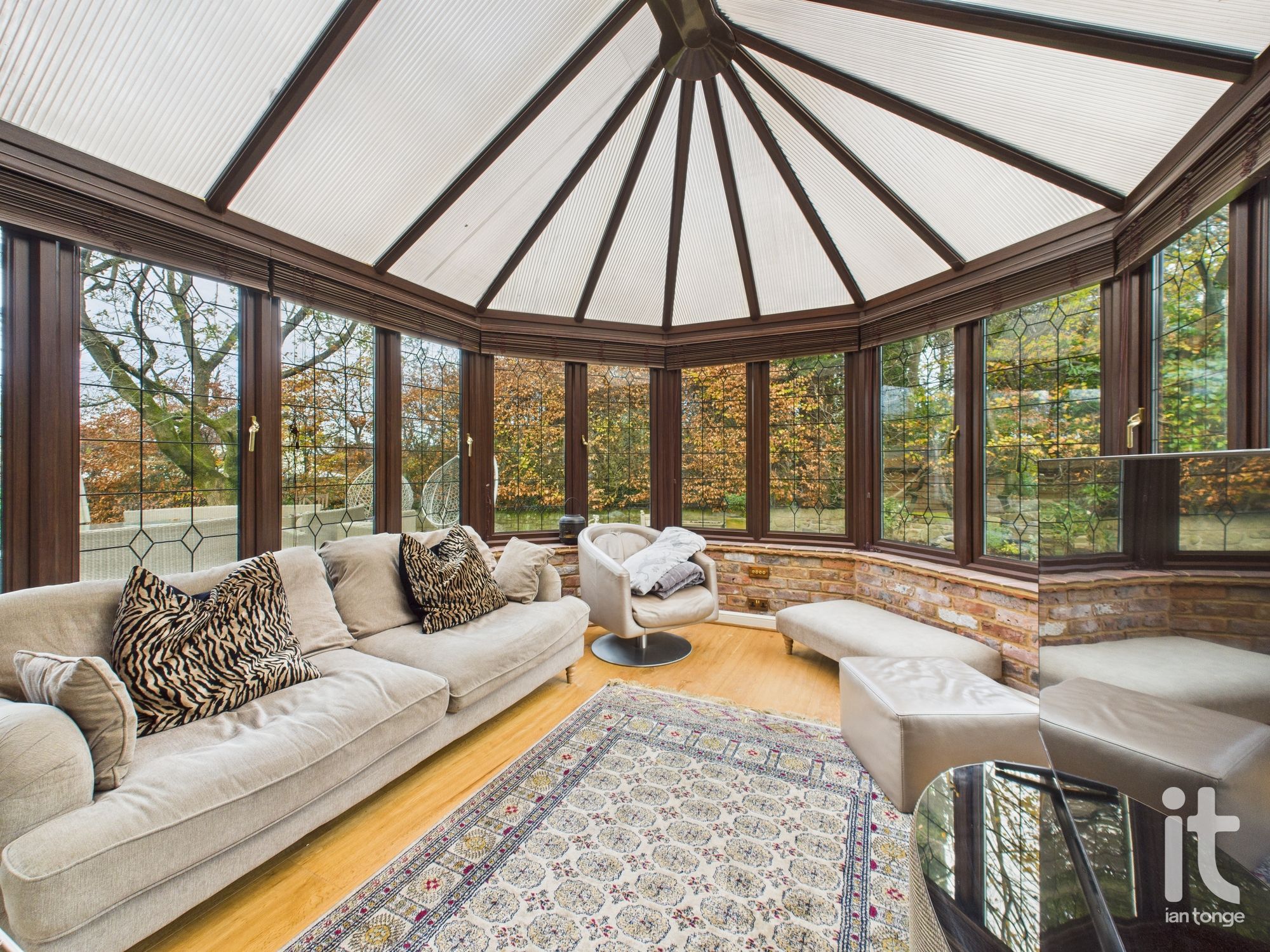 4 bedroom detached house For Sale in Hyde - Photograph 32.