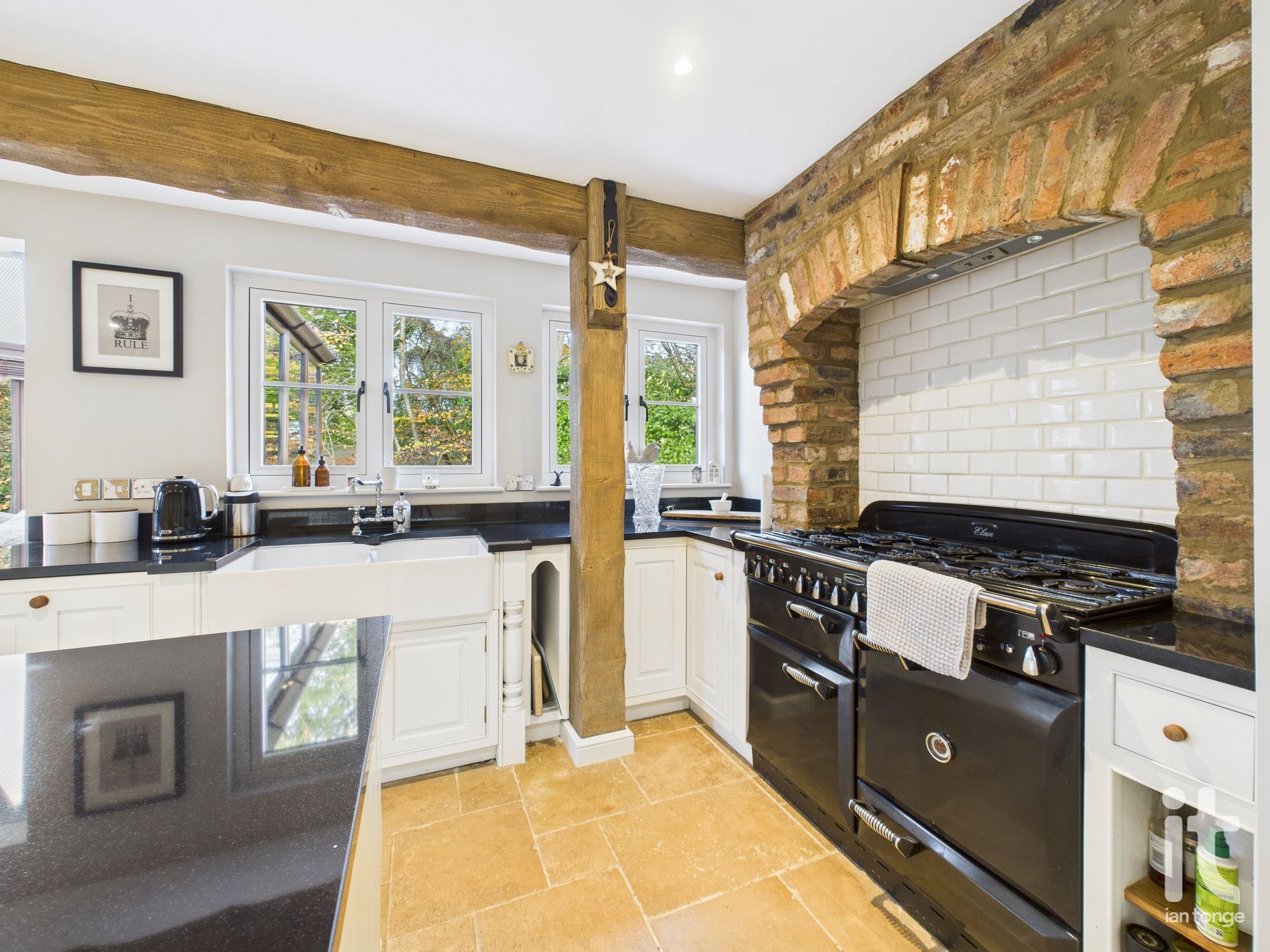 4 bedroom detached house For Sale in Hyde - Photograph 29.