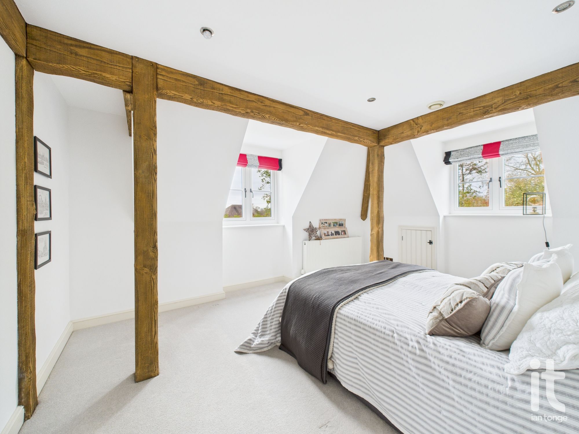 4 bedroom detached house For Sale in Hyde - Photograph 46.