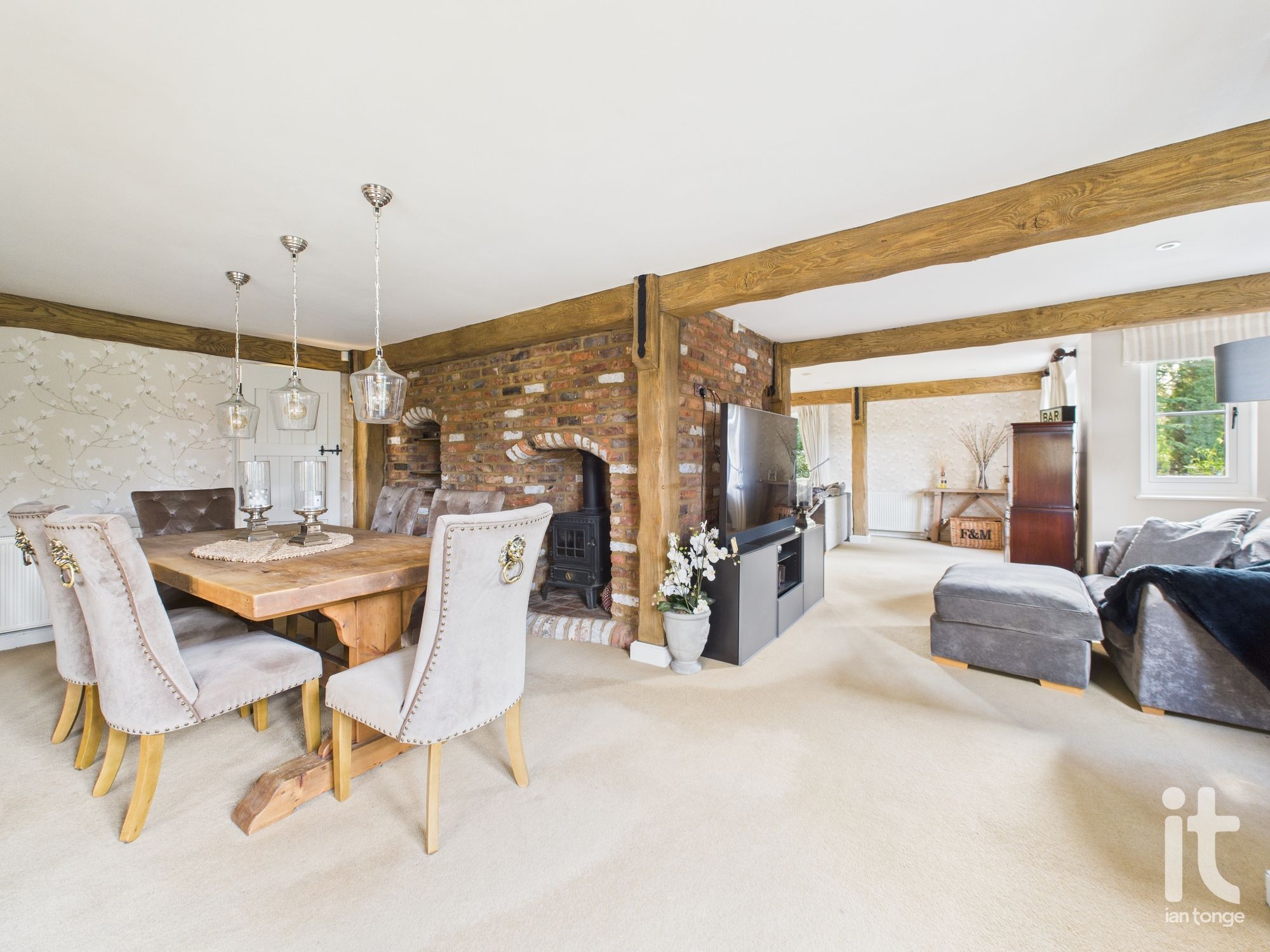 4 bedroom detached house For Sale in Hyde - Photograph 23.