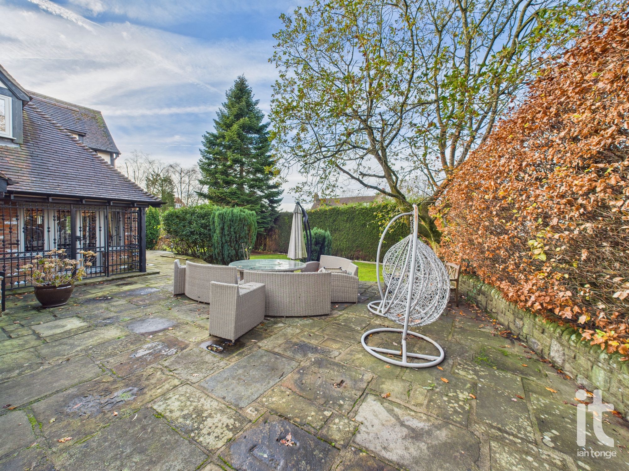 4 bedroom detached house For Sale in Hyde - Photograph 14.