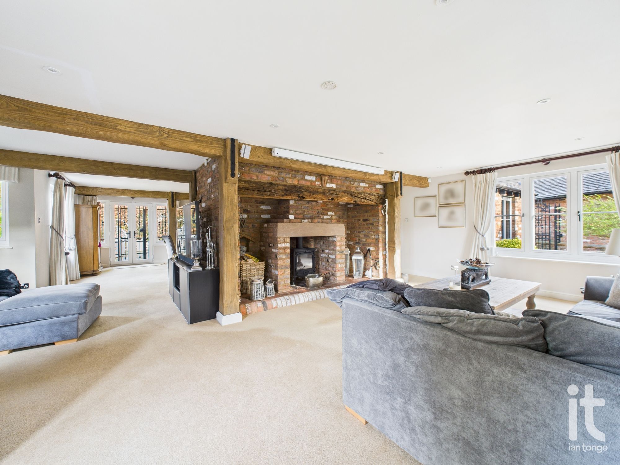 4 bedroom detached house For Sale in Hyde - Photograph 21.