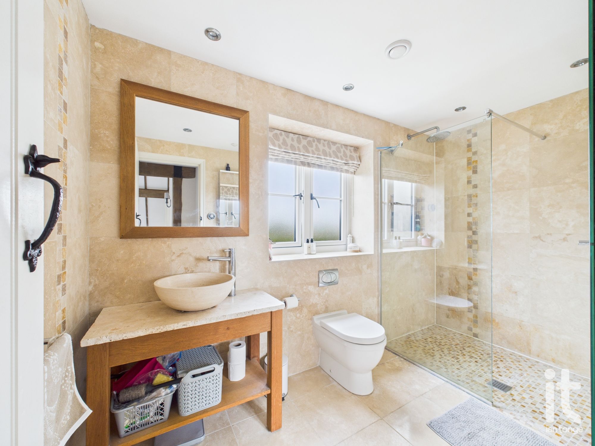 4 bedroom detached house For Sale in Hyde - Photograph 44.