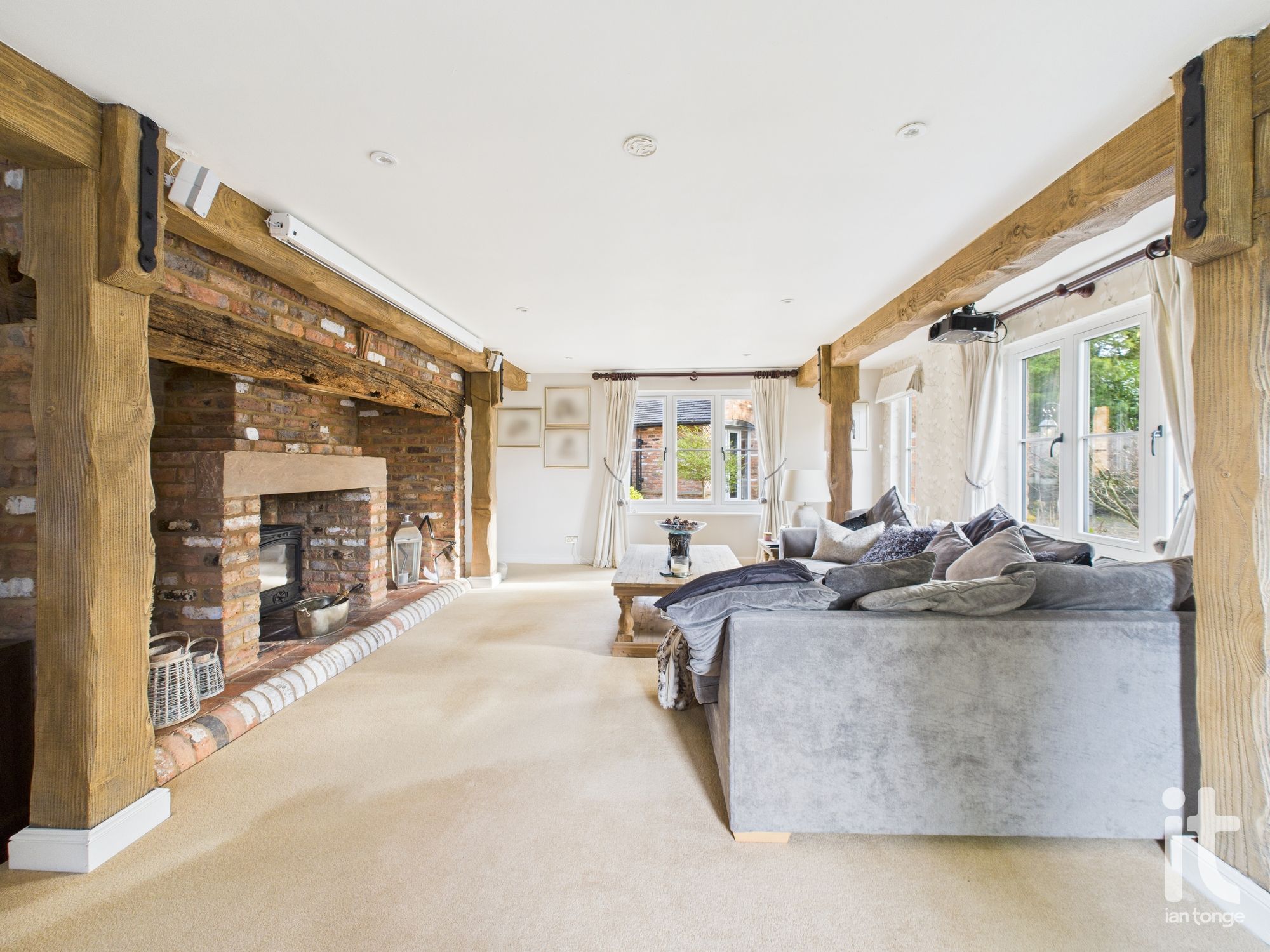 4 bedroom detached house For Sale in Hyde - Photograph 22.