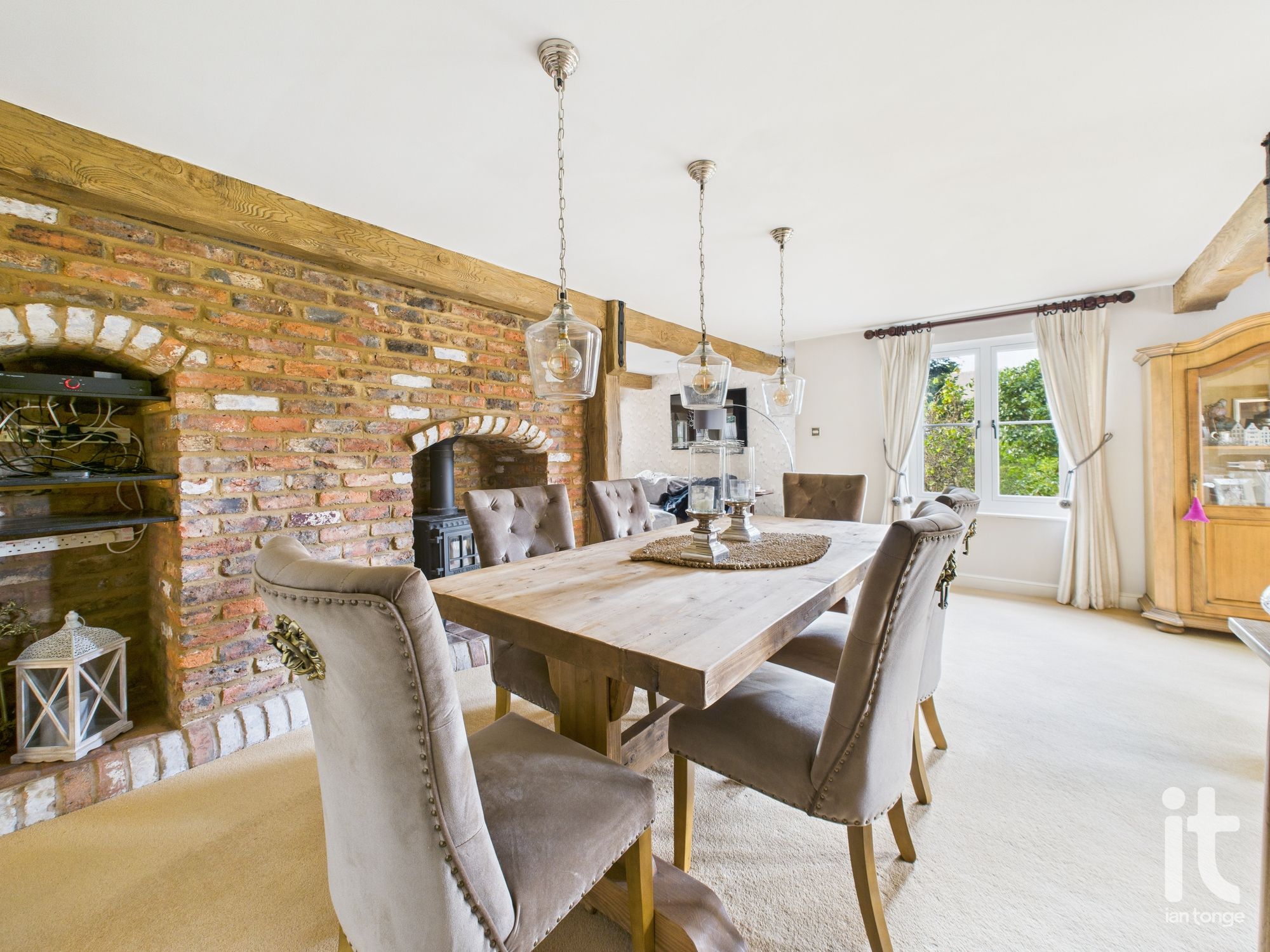 4 bedroom detached house For Sale in Hyde - Photograph 25.