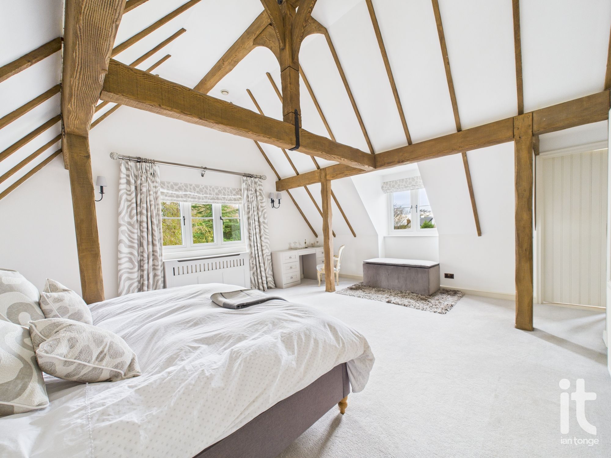 4 bedroom detached house For Sale in Hyde - Photograph 41.