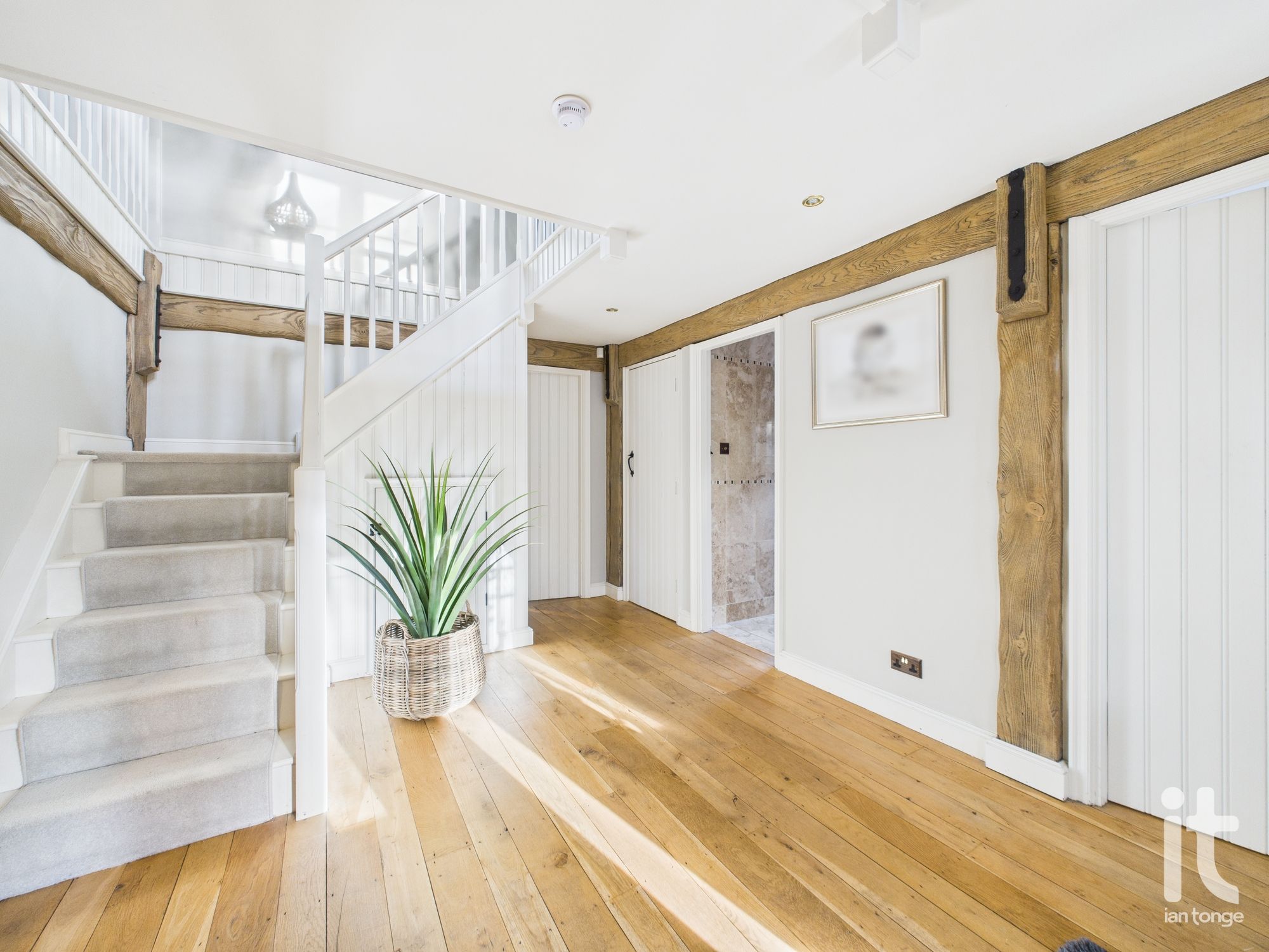 4 bedroom detached house For Sale in Hyde - Photograph 16.