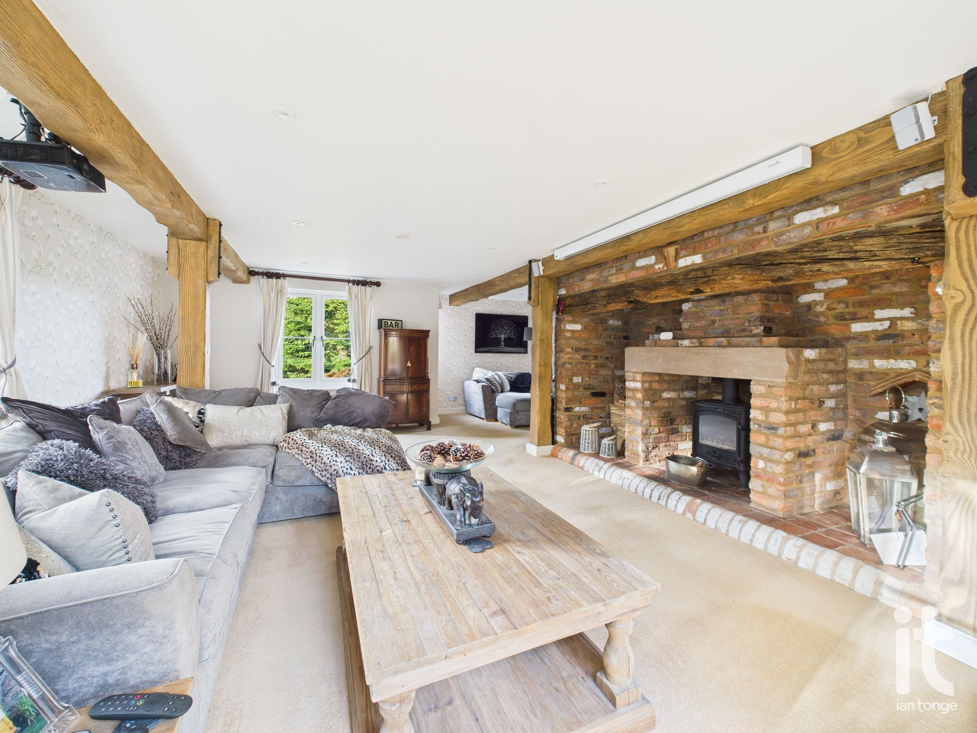 4 bedroom detached house For Sale in Hyde - Photograph 19.