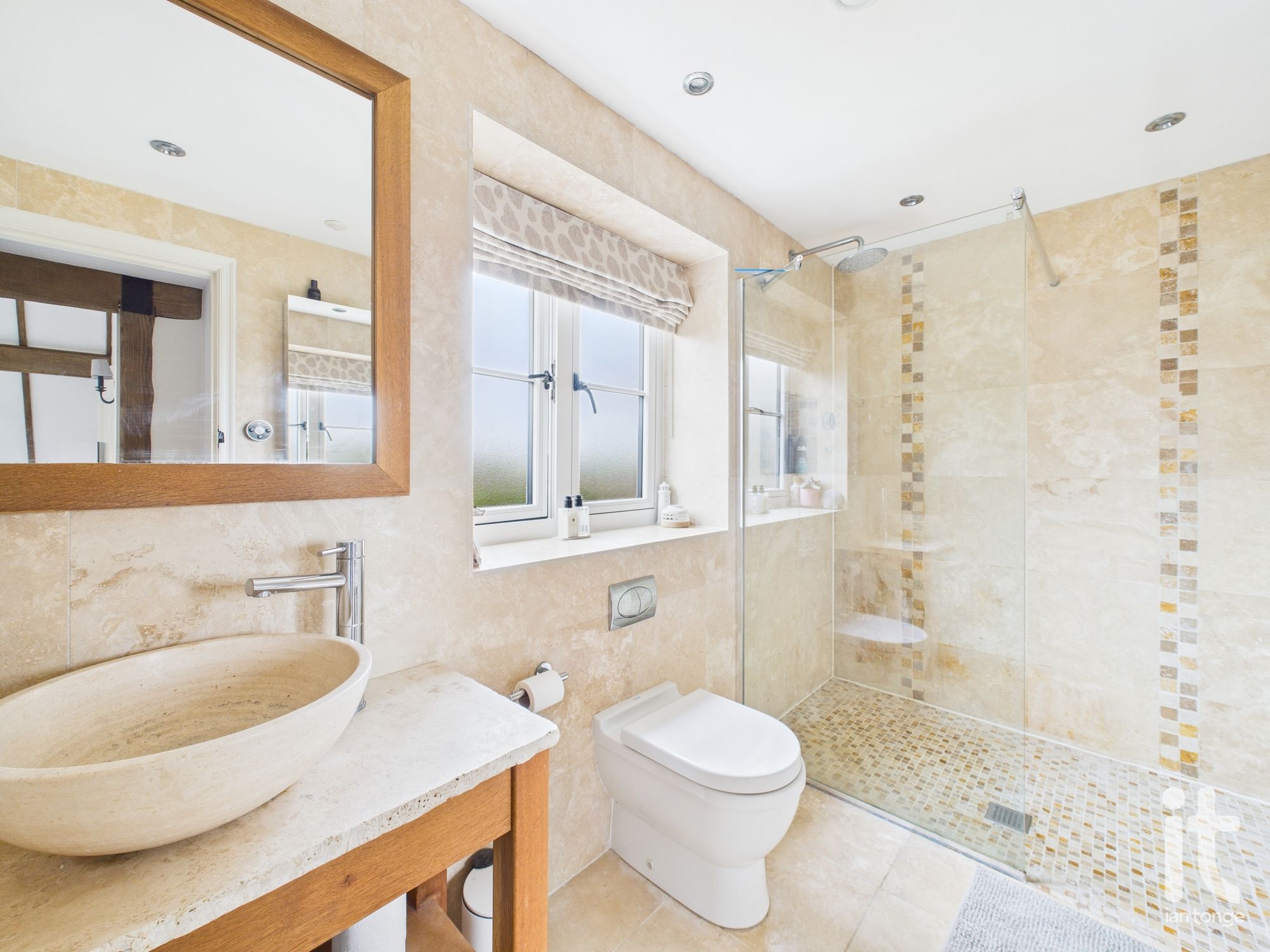 4 bedroom detached house For Sale in Hyde - Photograph 45.