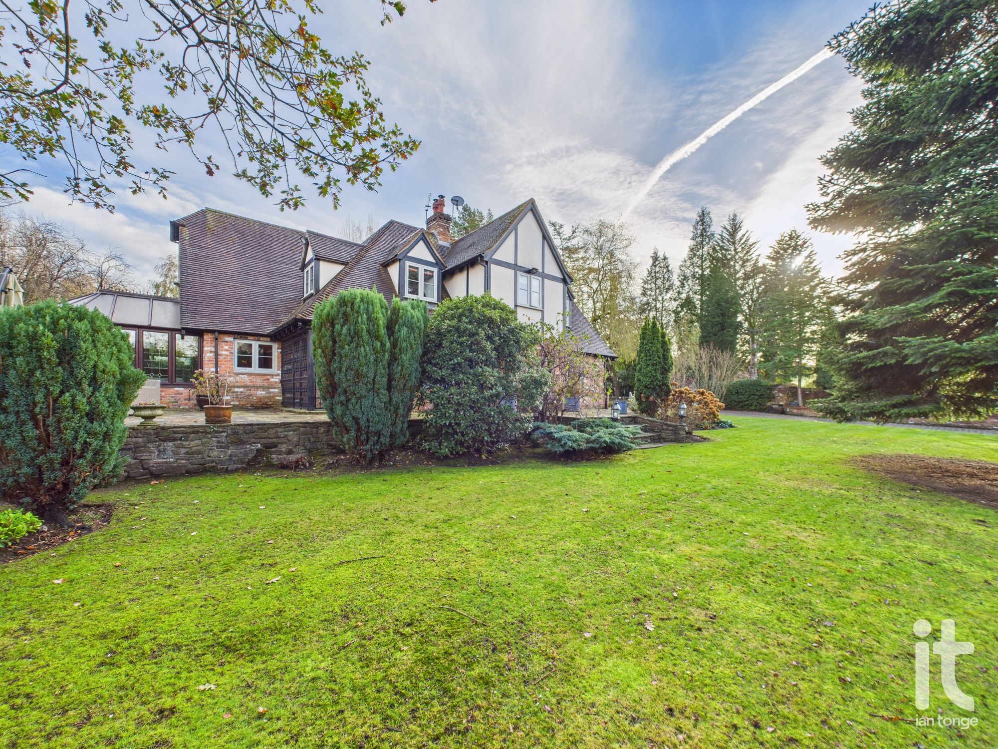 4 bedroom detached house For Sale in Hyde - Photograph 11.