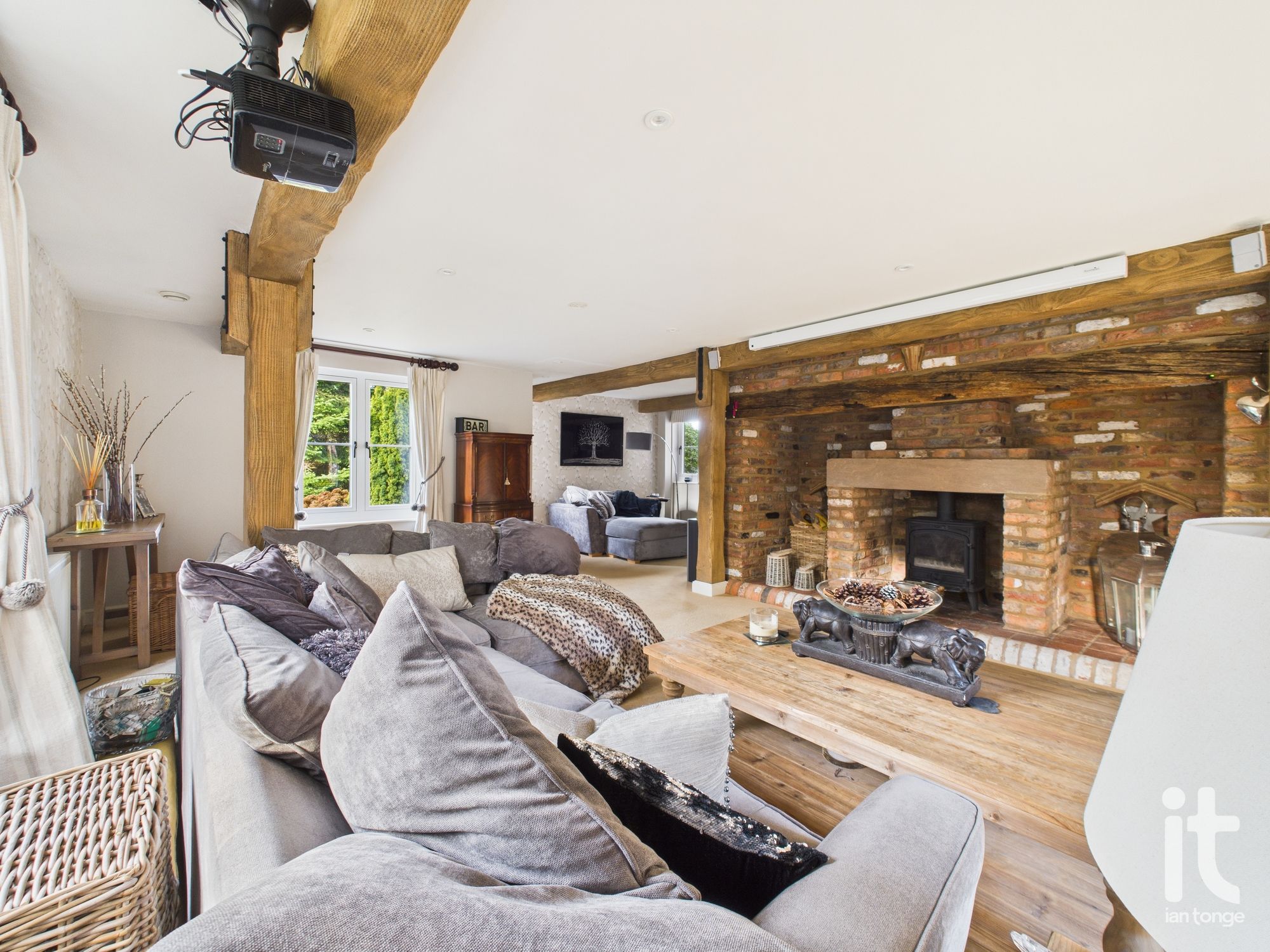 4 bedroom detached house For Sale in Hyde - Photograph 20.