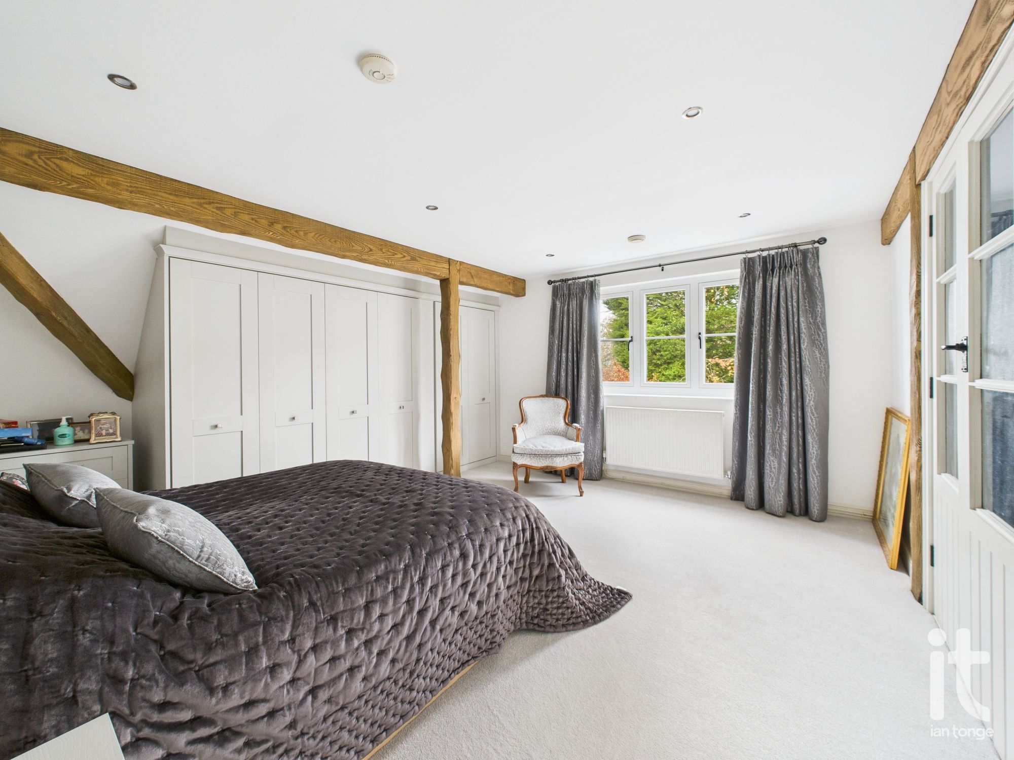 4 bedroom detached house For Sale in Hyde - Photograph 37.