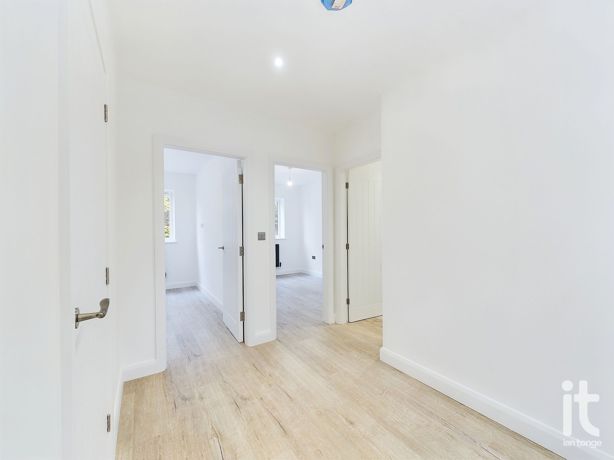 2 bedroom ground floor flat/apartment To Let in Stockport - Photograph 16.