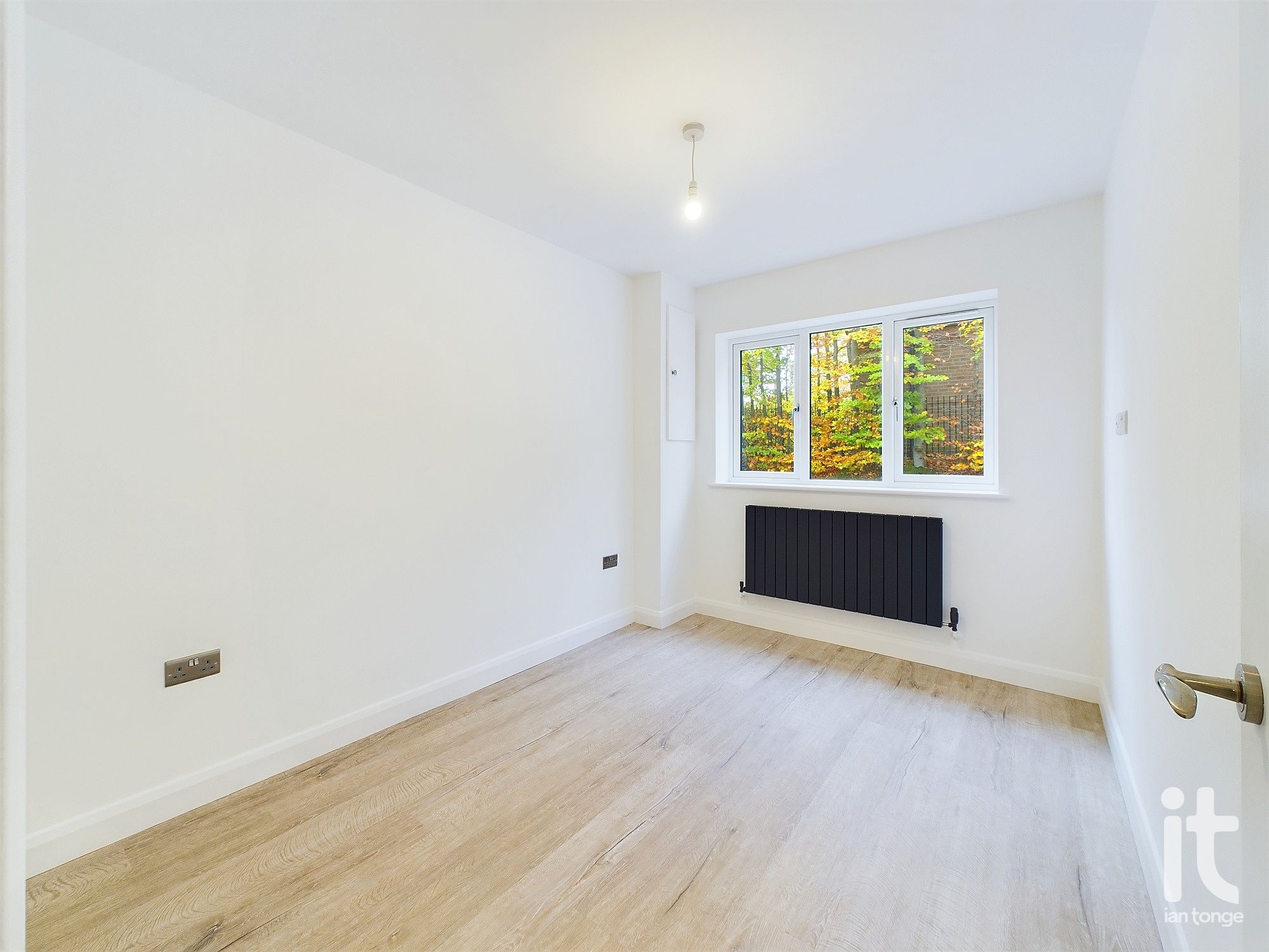 2 bedroom ground floor flat/apartment To Let in Stockport - Photograph 17.