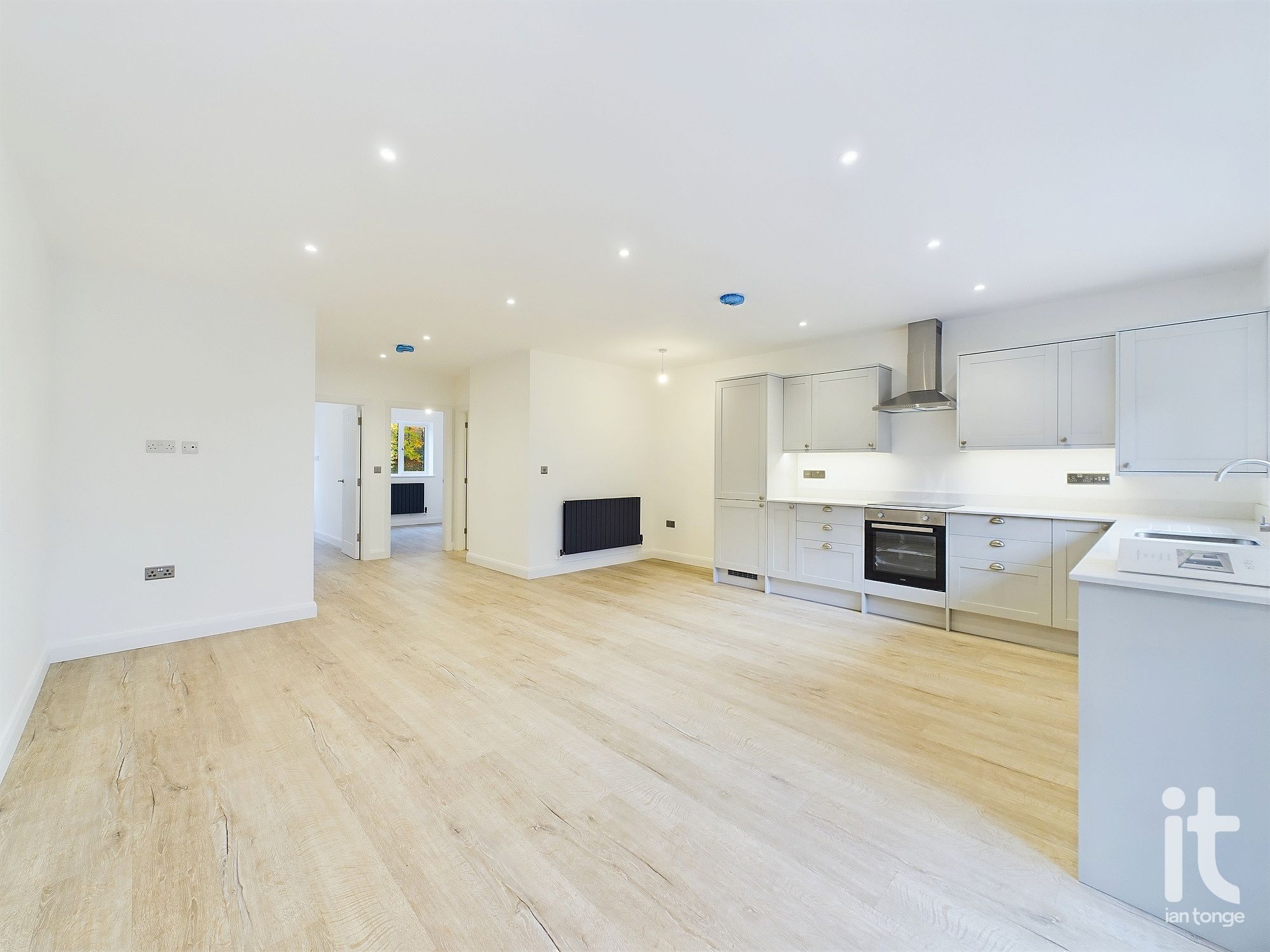 2 bedroom ground floor flat/apartment To Let in Stockport - Property photograph.