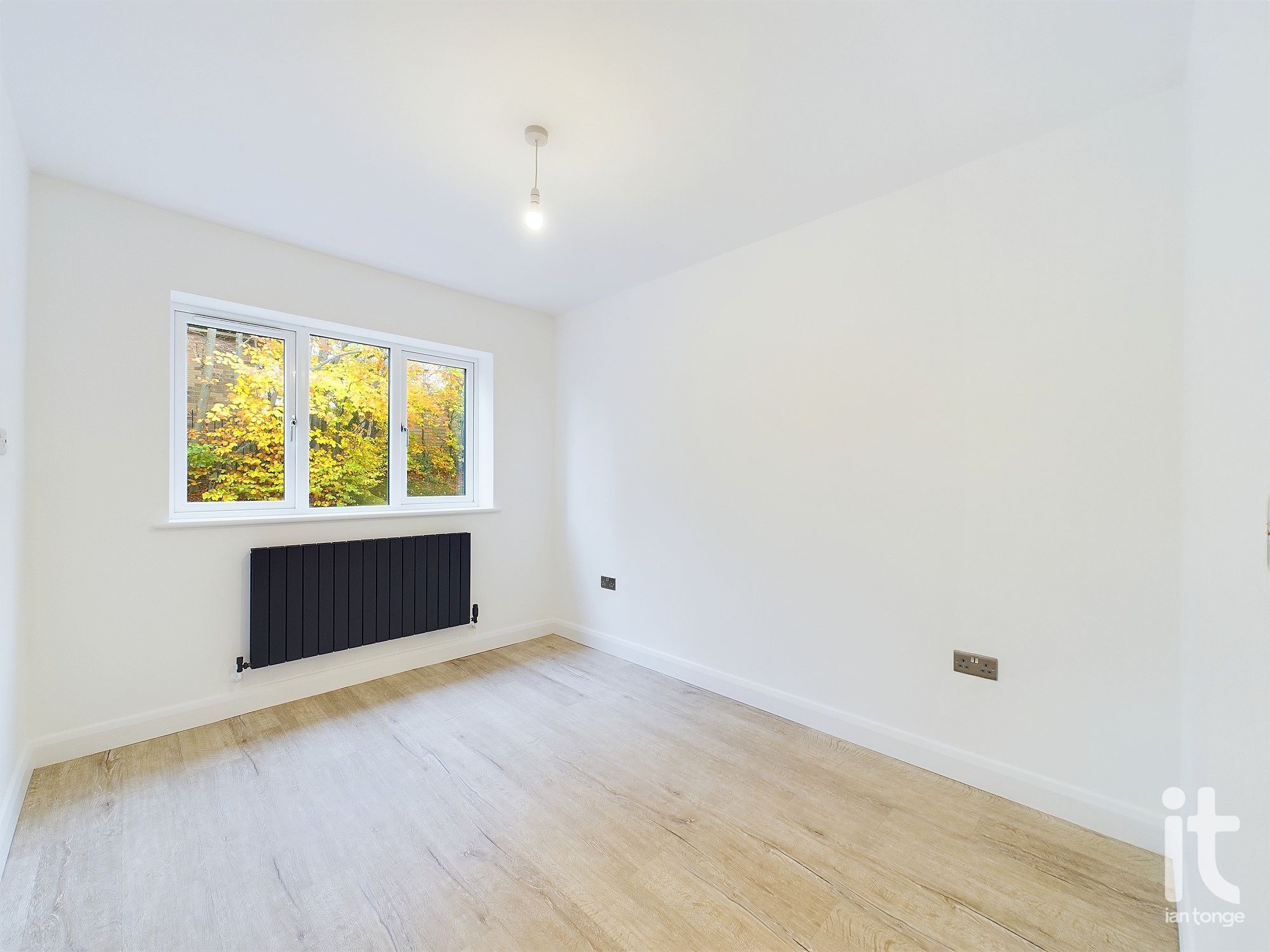 2 bedroom ground floor flat/apartment To Let in Stockport - Photograph 19.