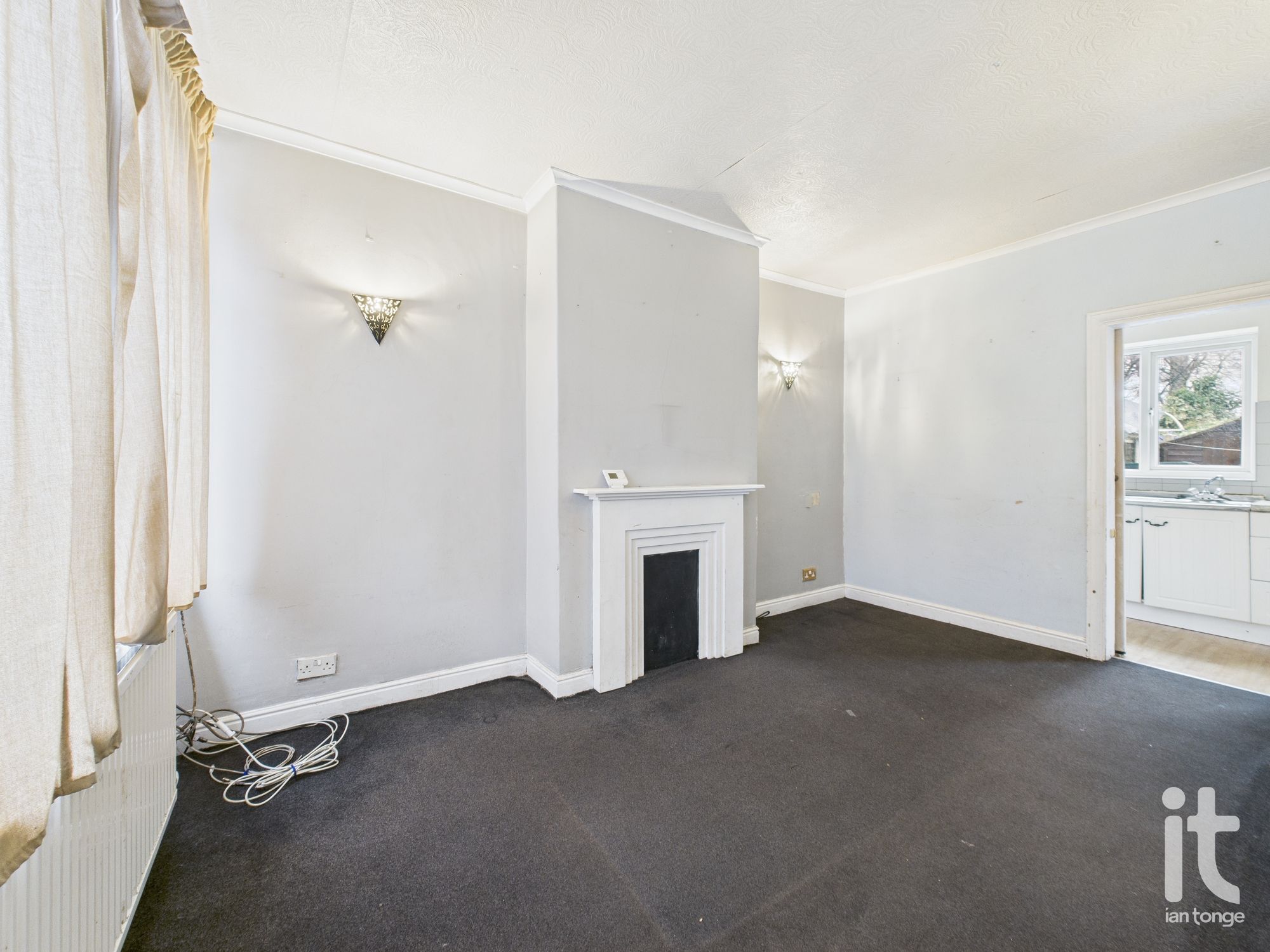 2 bedroom semi-detached house For Sale in Stockport - Photograph 2.