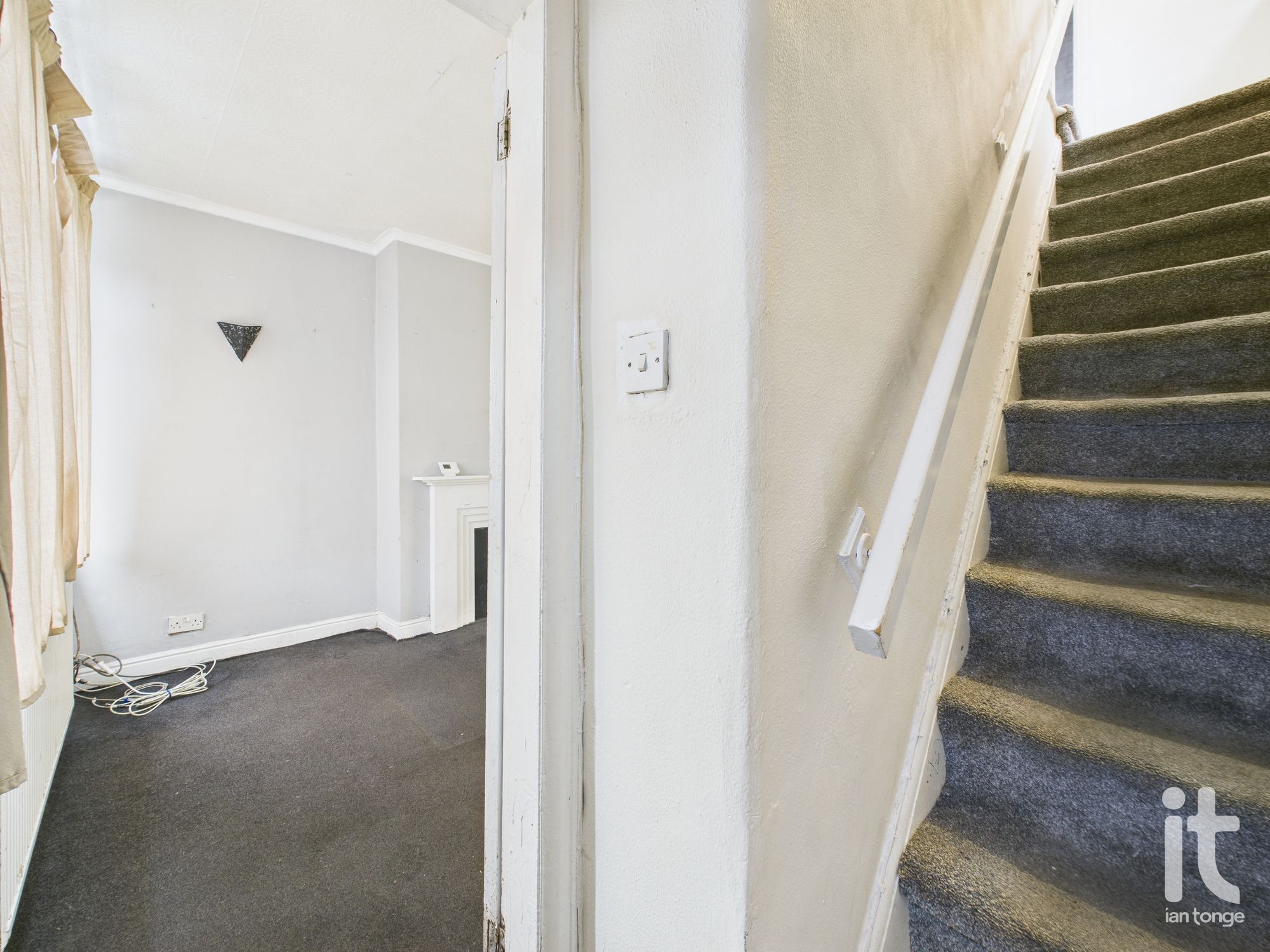 2 bedroom semi-detached house For Sale in Stockport - Photograph 5.