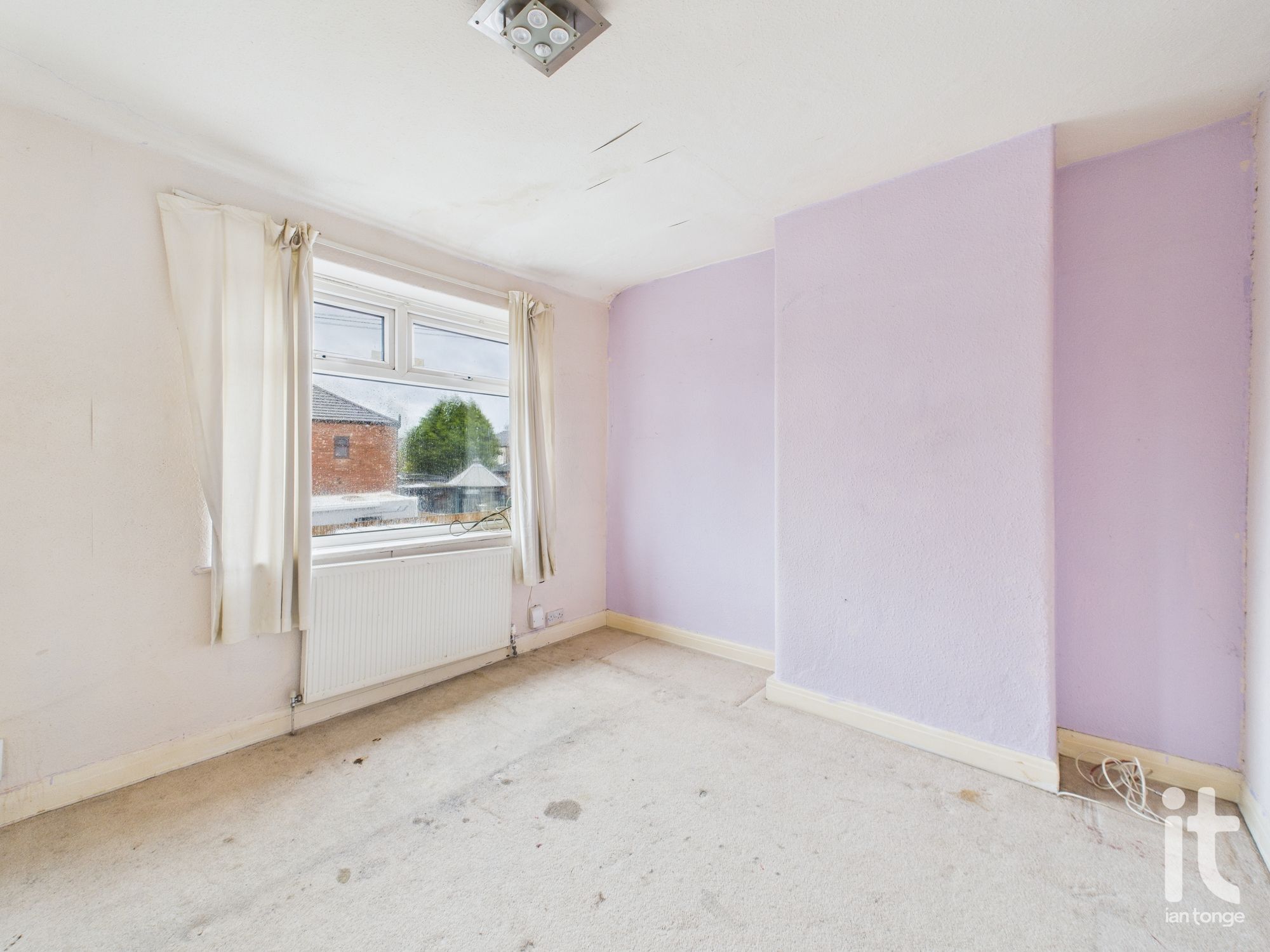 2 bedroom semi-detached house For Sale in Stockport - Photograph 10.
