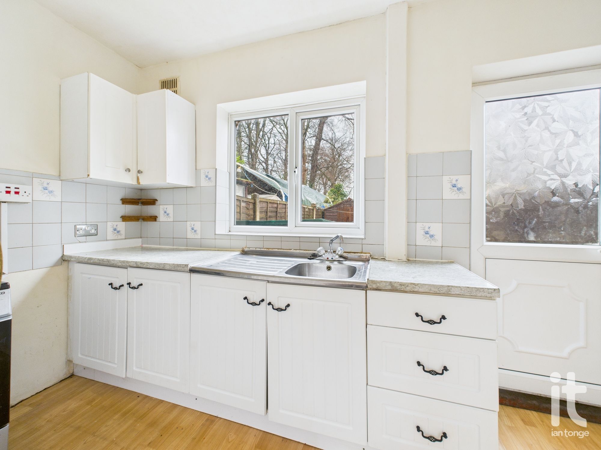 2 bedroom semi-detached house For Sale in Stockport - Photograph 4.