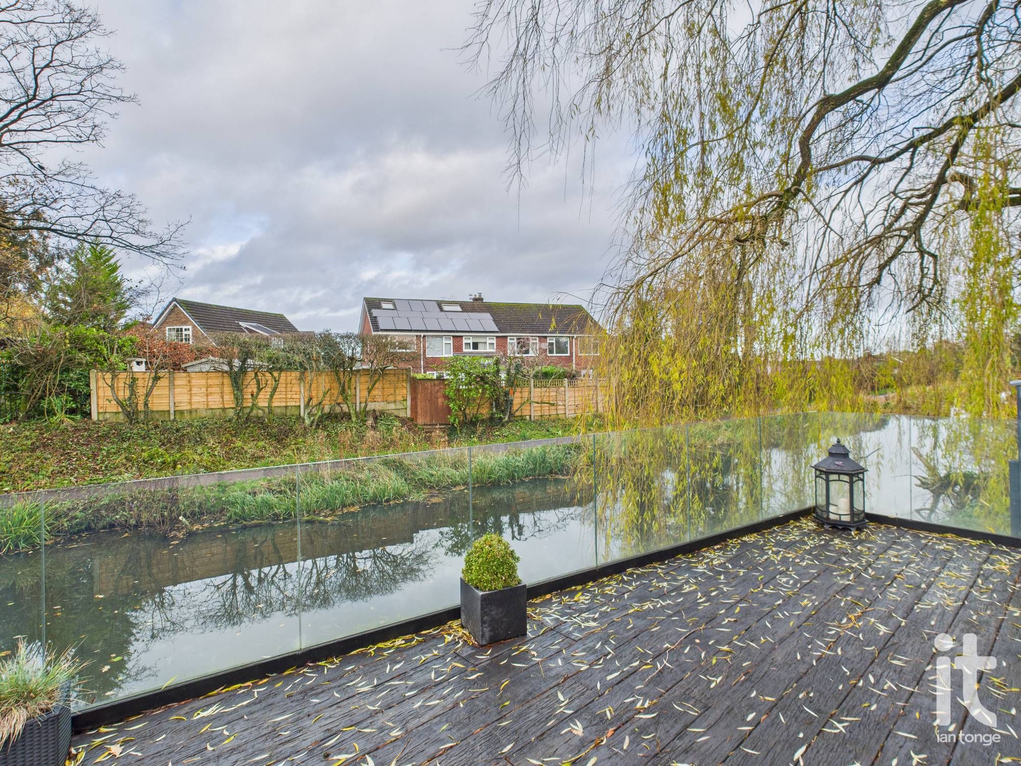 3 bedroom detached bungalow To Let in Stockport - Photograph 24.