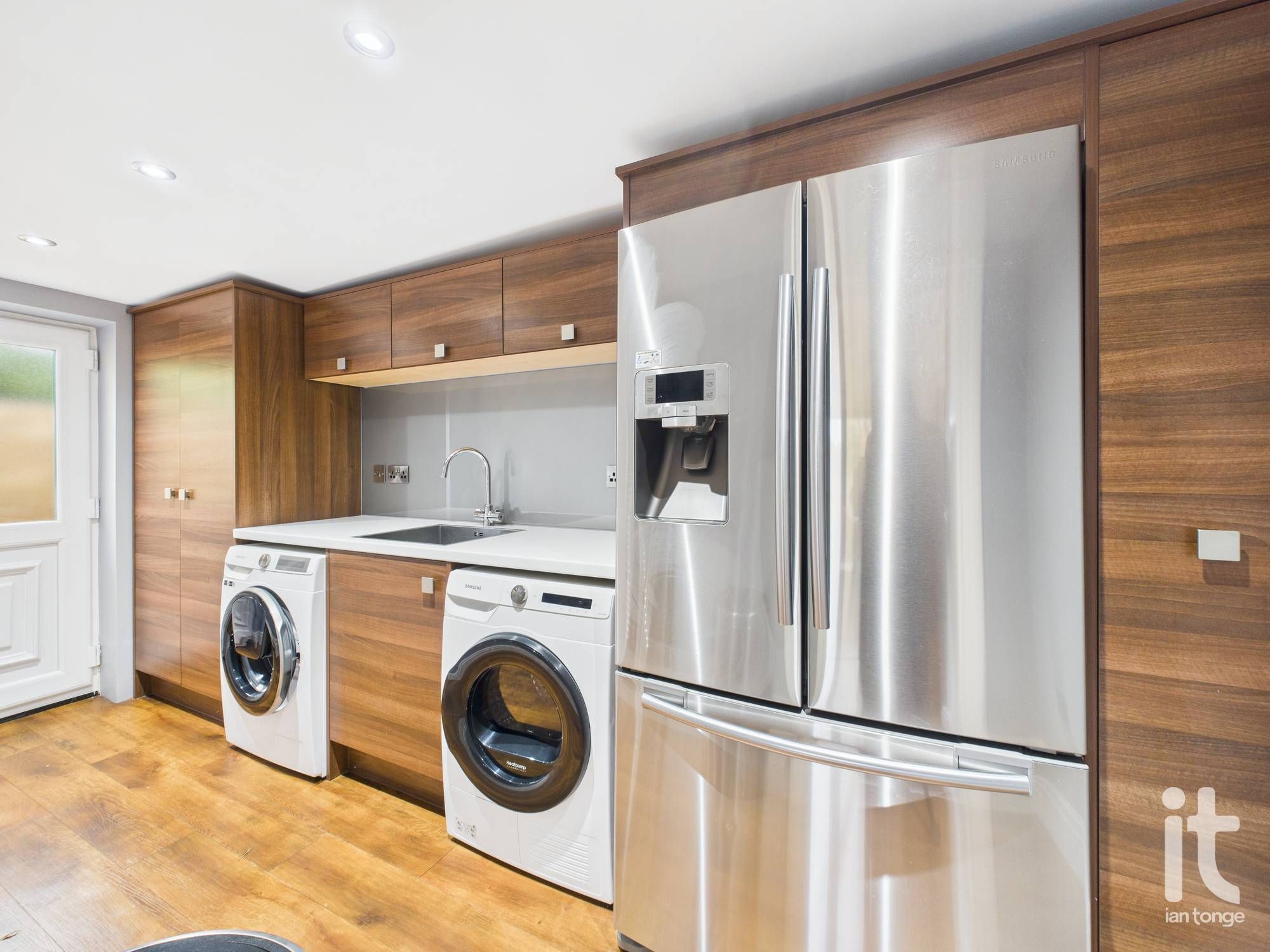 3 bedroom detached bungalow To Let in Stockport - Photograph 21.