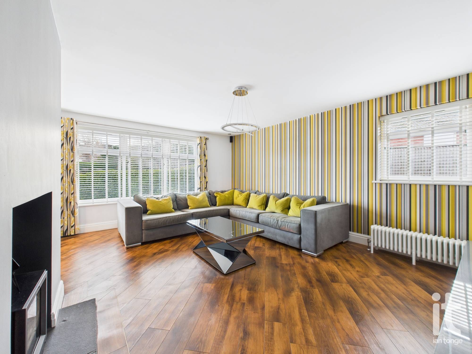 3 bedroom detached bungalow To Let in Stockport - Photograph 5.