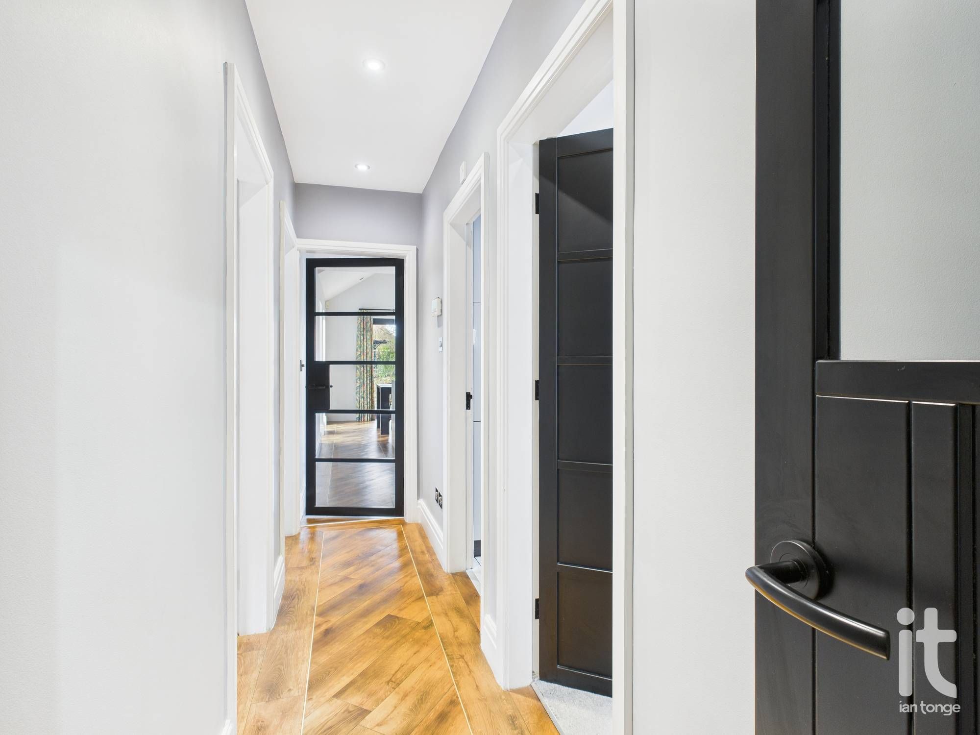 3 bedroom detached bungalow To Let in Stockport - Photograph 8.