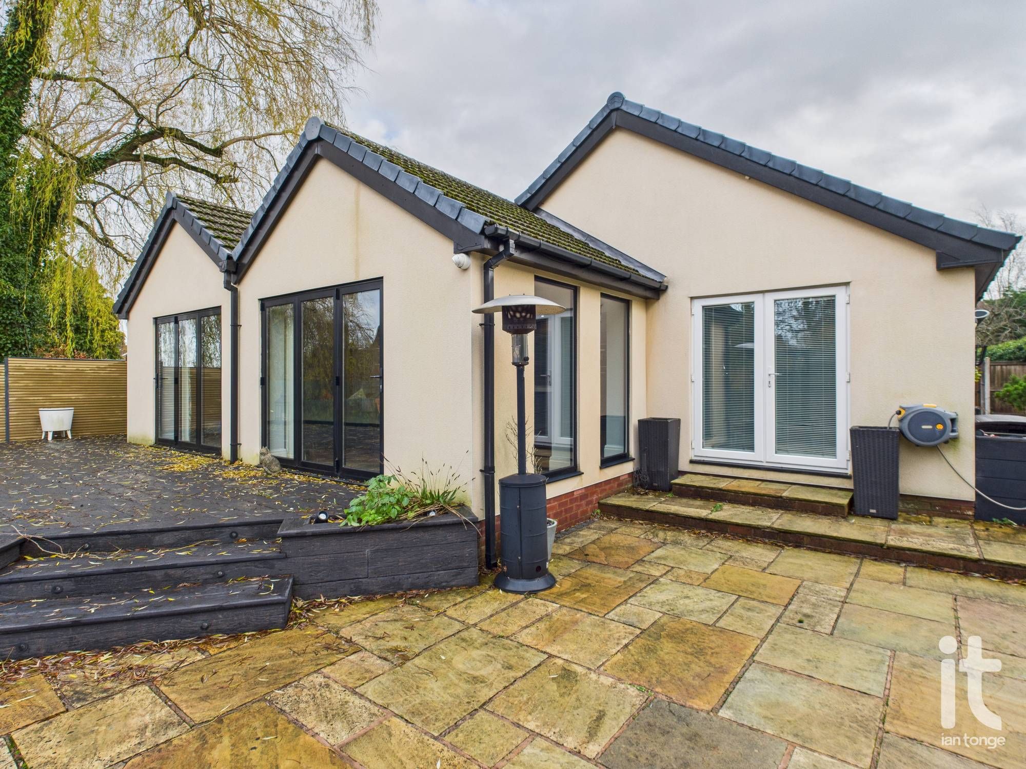3 bedroom detached bungalow To Let in Stockport - Photograph 25.